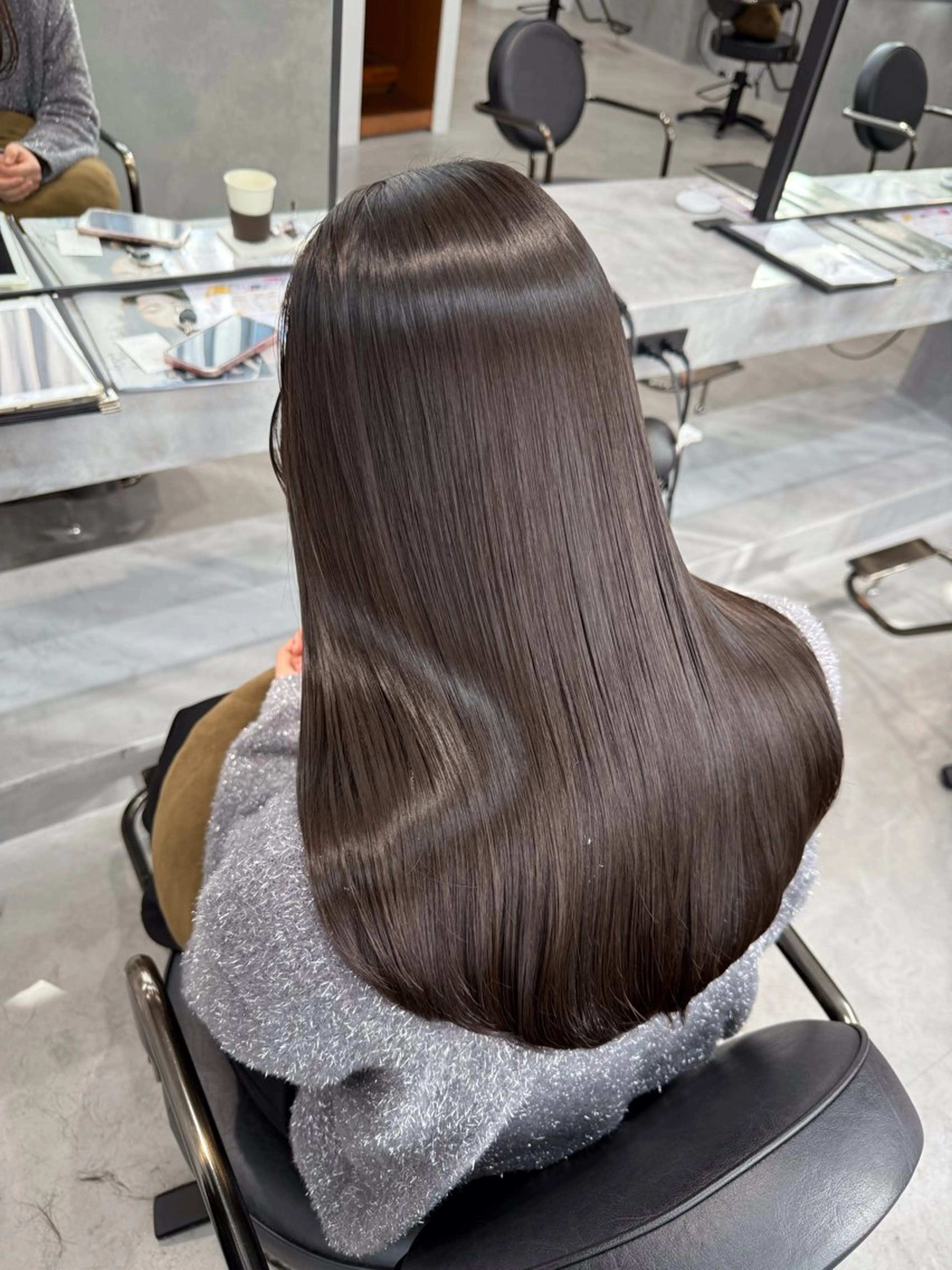 ロング カット 縮毛矯正 inity Esakaのヘアスタイル