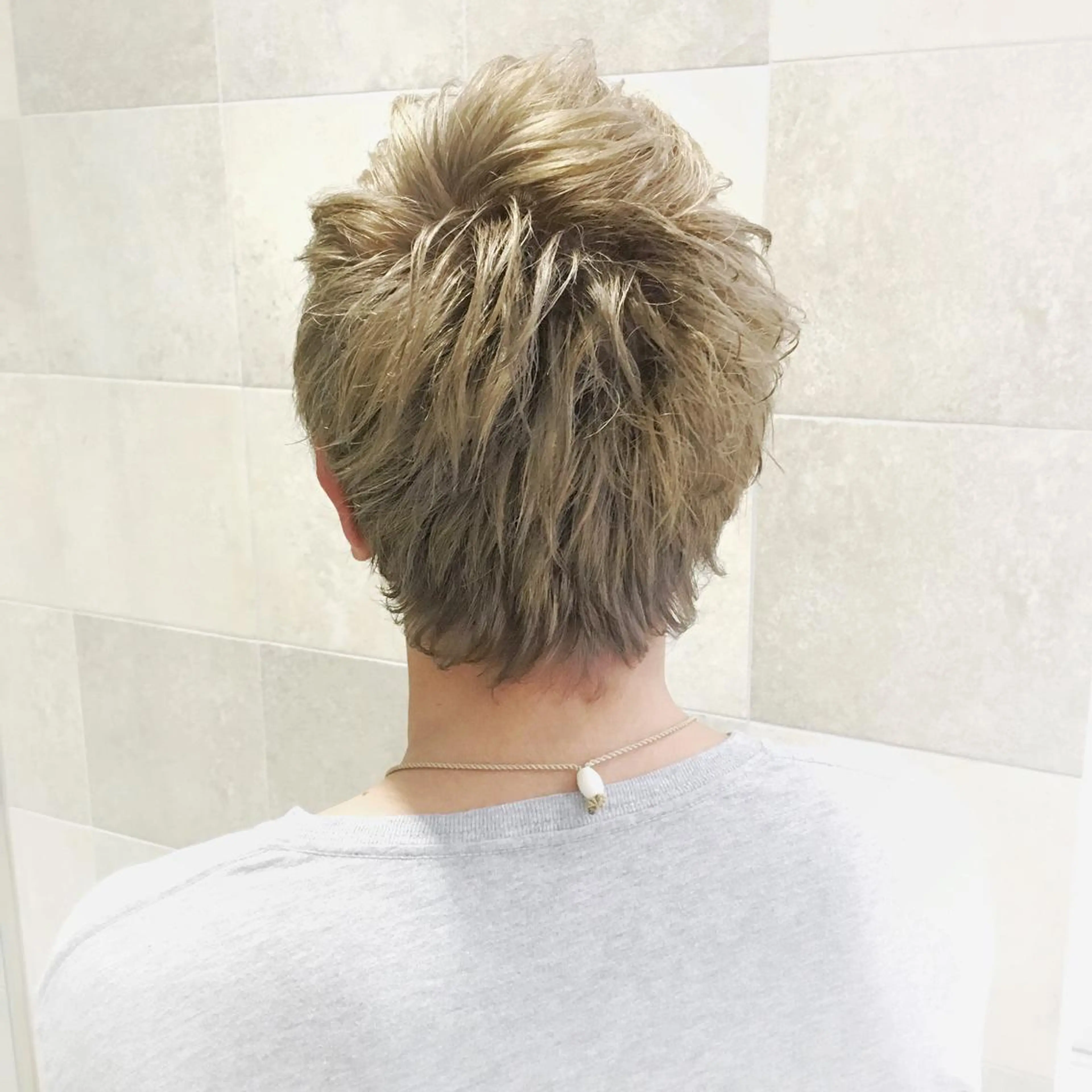 カラー メンズ メンズブリーチ ブリーチ カット ヘアカラー カット／メンズカット 藤田麻衣のヘアスタイル