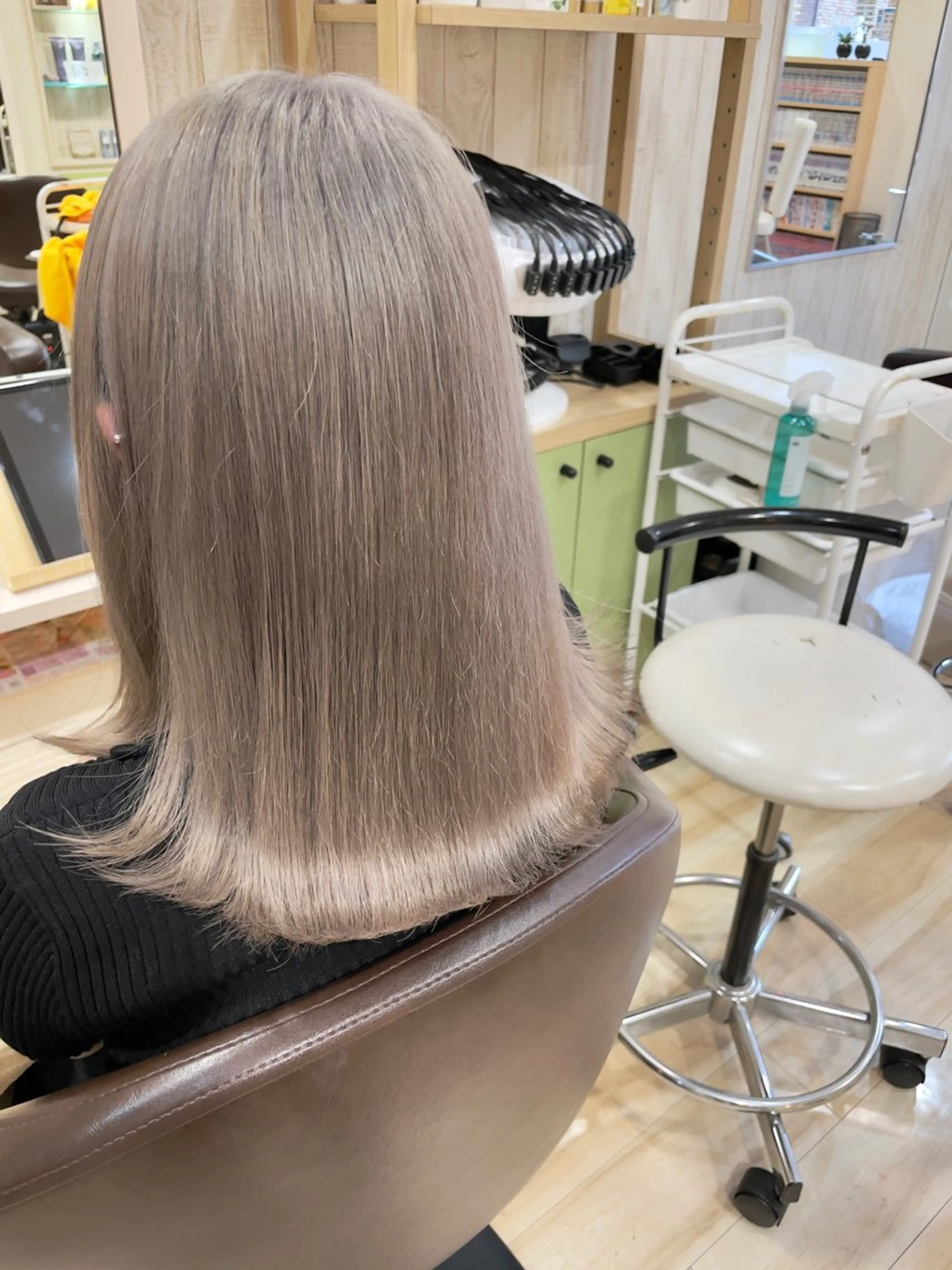 ミディアム カラー 🌈派手髪ハイトーン 🌈鈴木亮太🌈のヘアスタイル