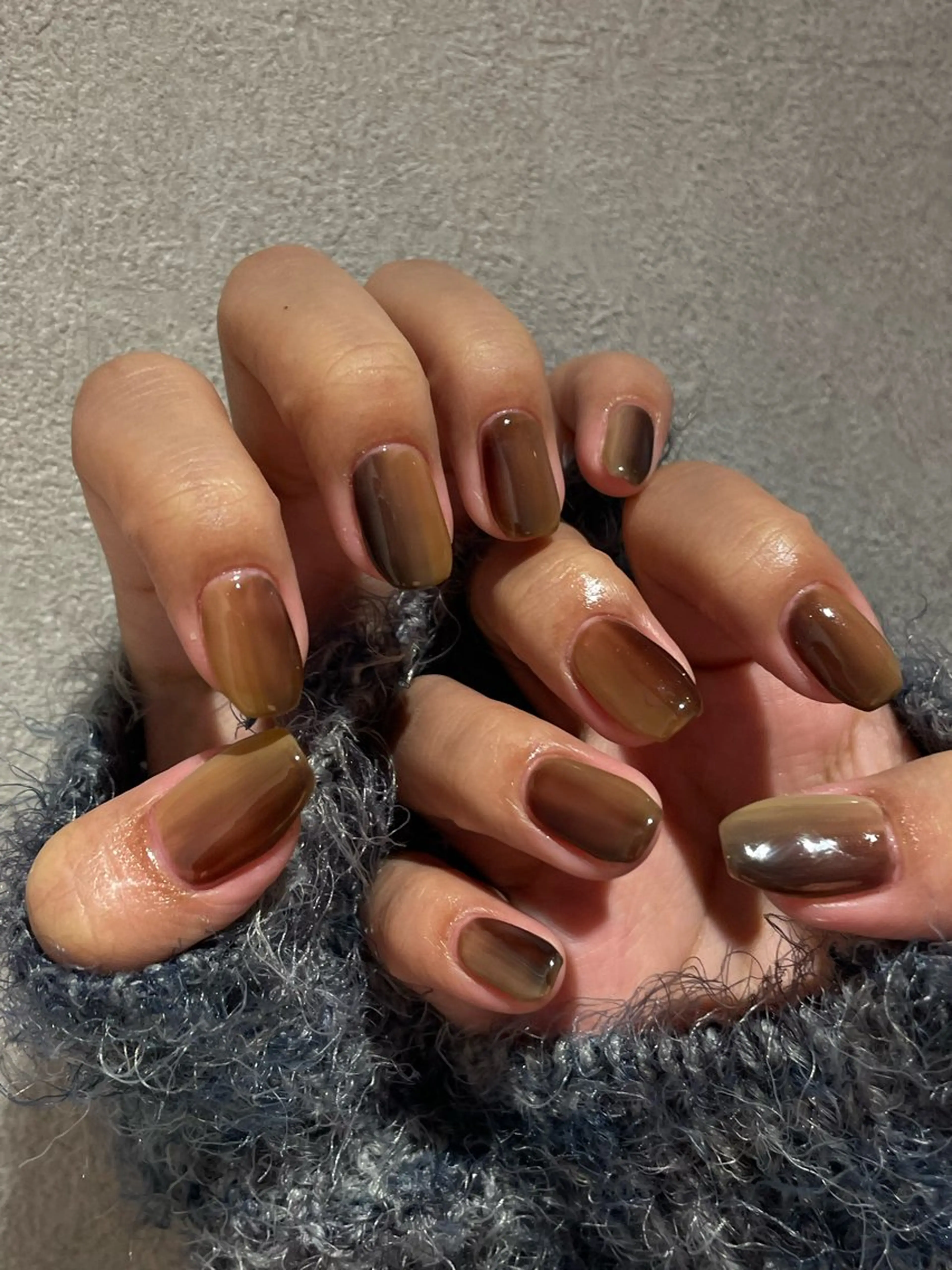 ネイル ブラウン グラデーション ハンドネイル ナチュラル透明感🌱 小山美樹子のヘアスタイル