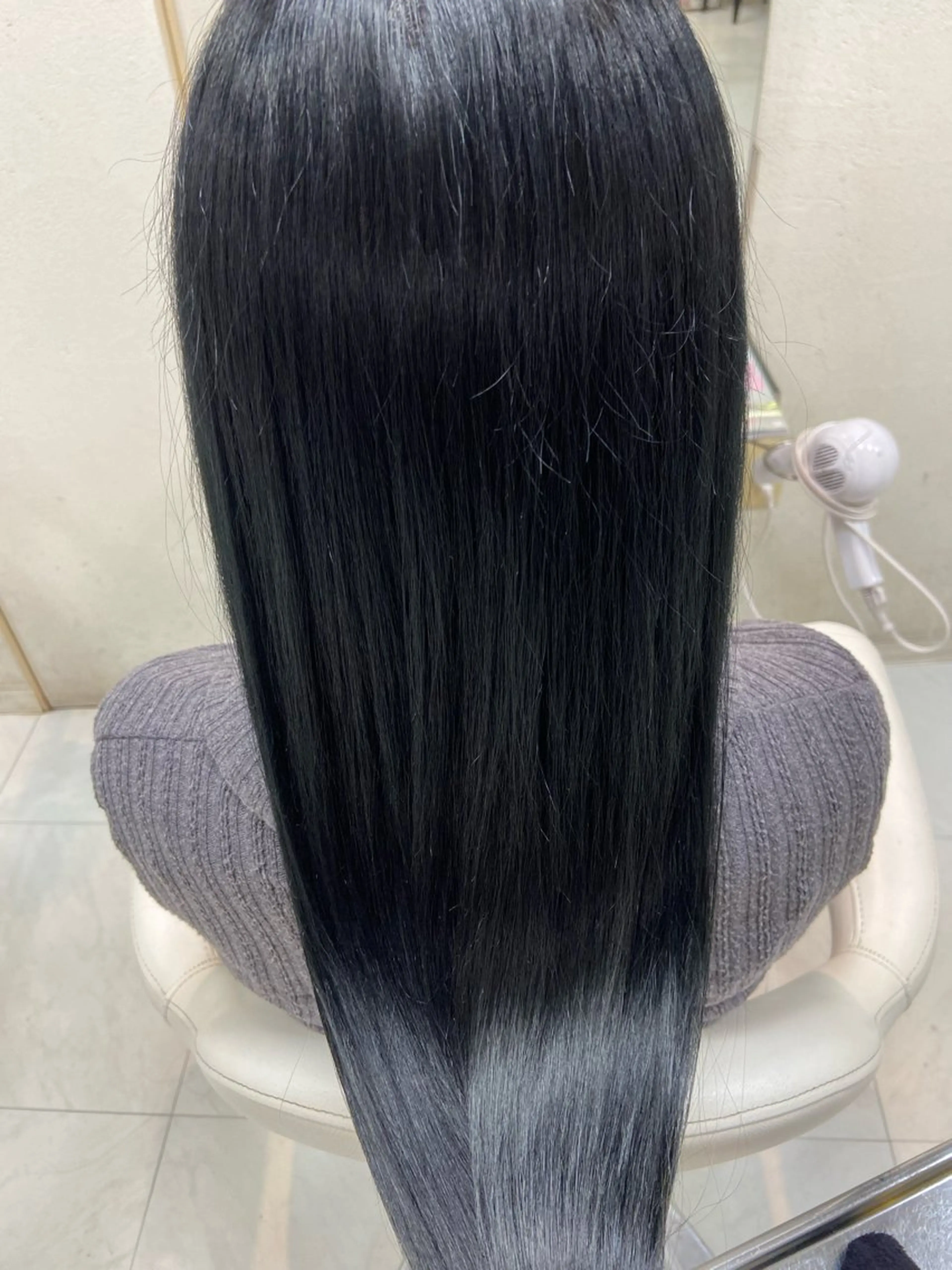 ロング カラー 黒髪 ブルーカラー ブルーブラック ヘアカラー トリートメント 菊地 美憂のヘアスタイル