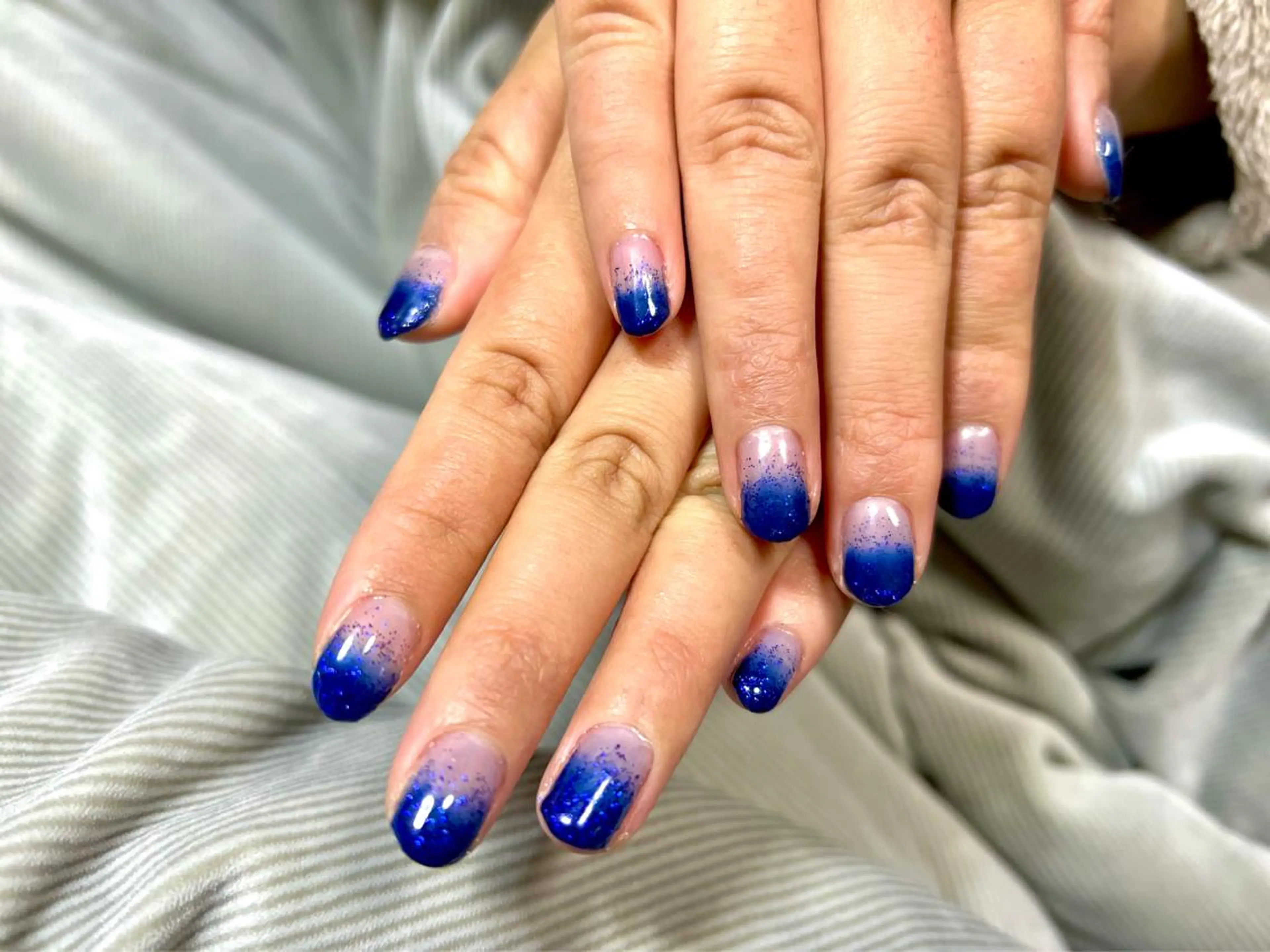 ネイル ブルー グラデーション ラメ(グリッター) ラメグラデーション nail salon Defiのネイルデザイン