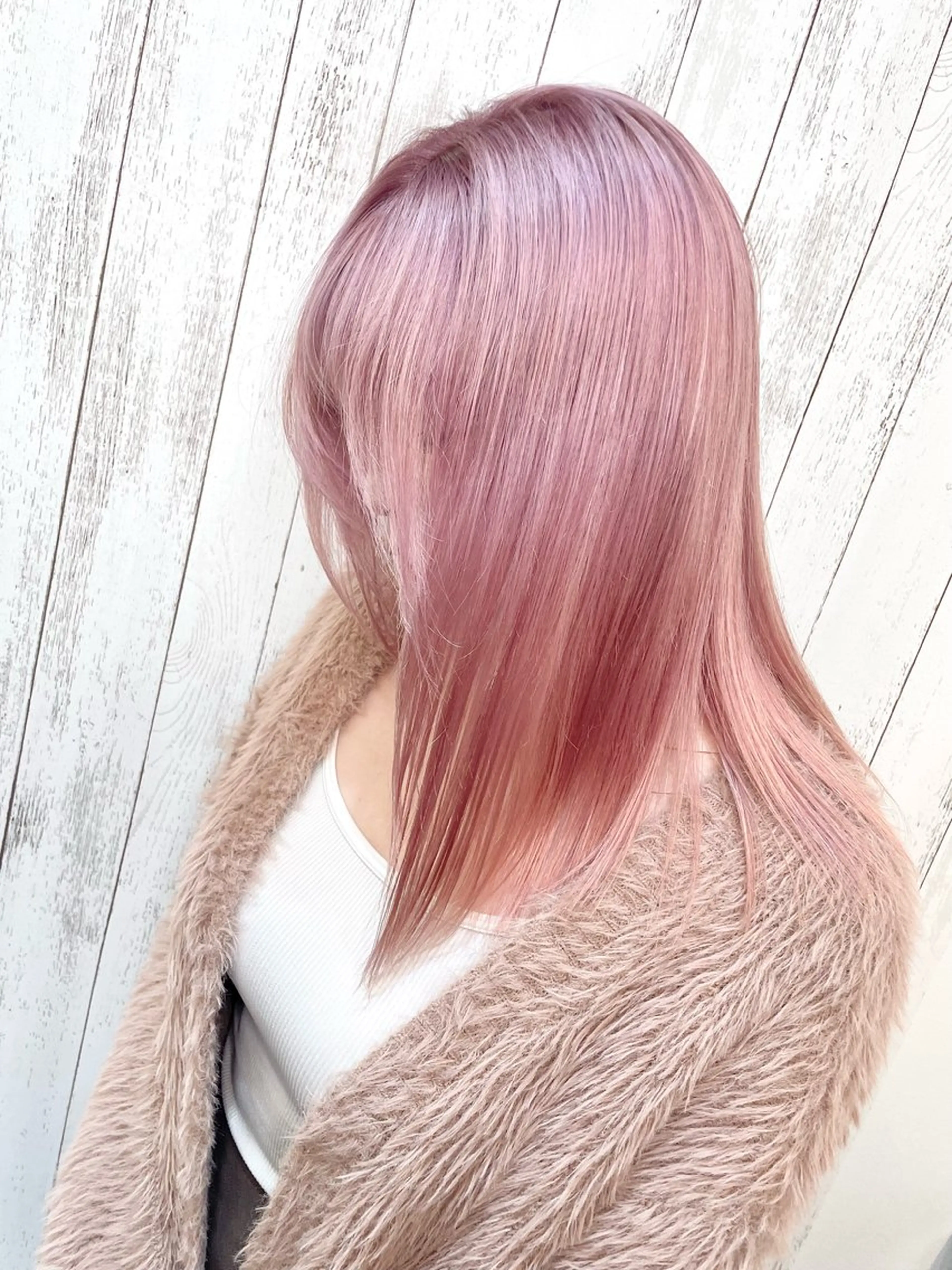 セミロング カット ヘアカラー ブリーチ特化🎖️ピ ンクカラー高橋さやかのヘアスタイル