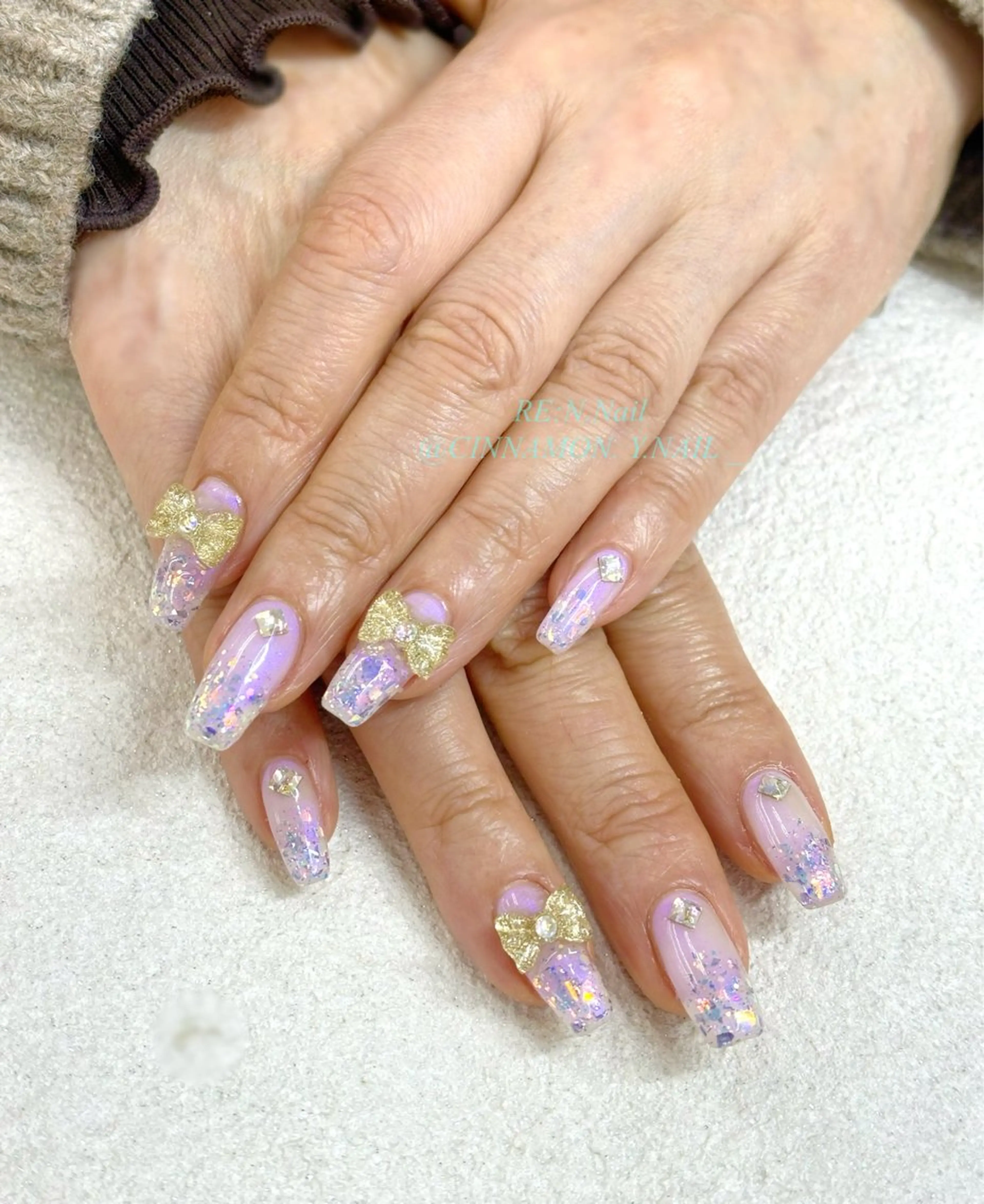 ネイル キラキラネイル ハンドネイル Yuna🩵 RE:N.Nailのネイルデザイン