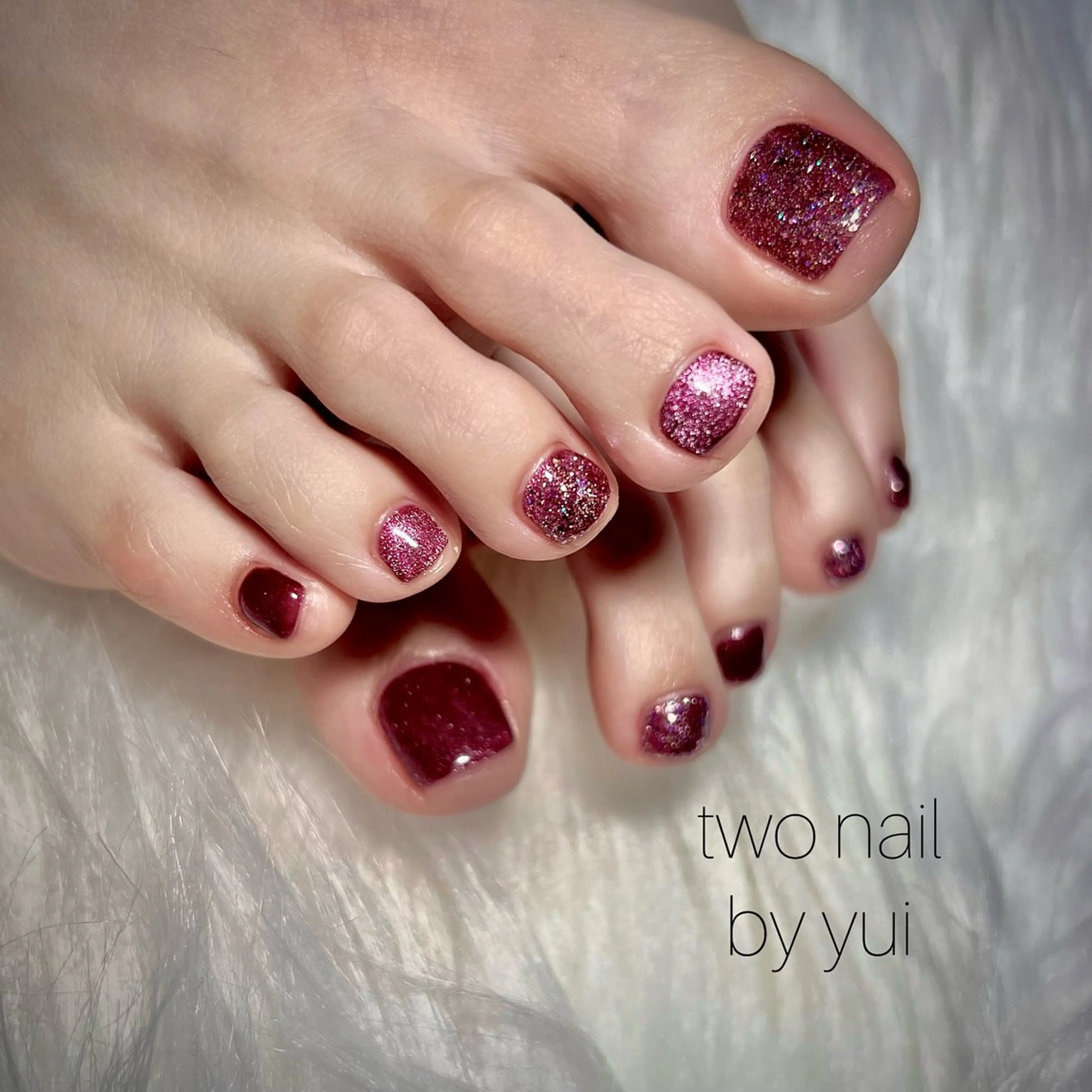 ネイル フットネイル キラキラネイル マグネットネイル ネイルチップ ホワイト フットネイル two nailのネイルデザイン