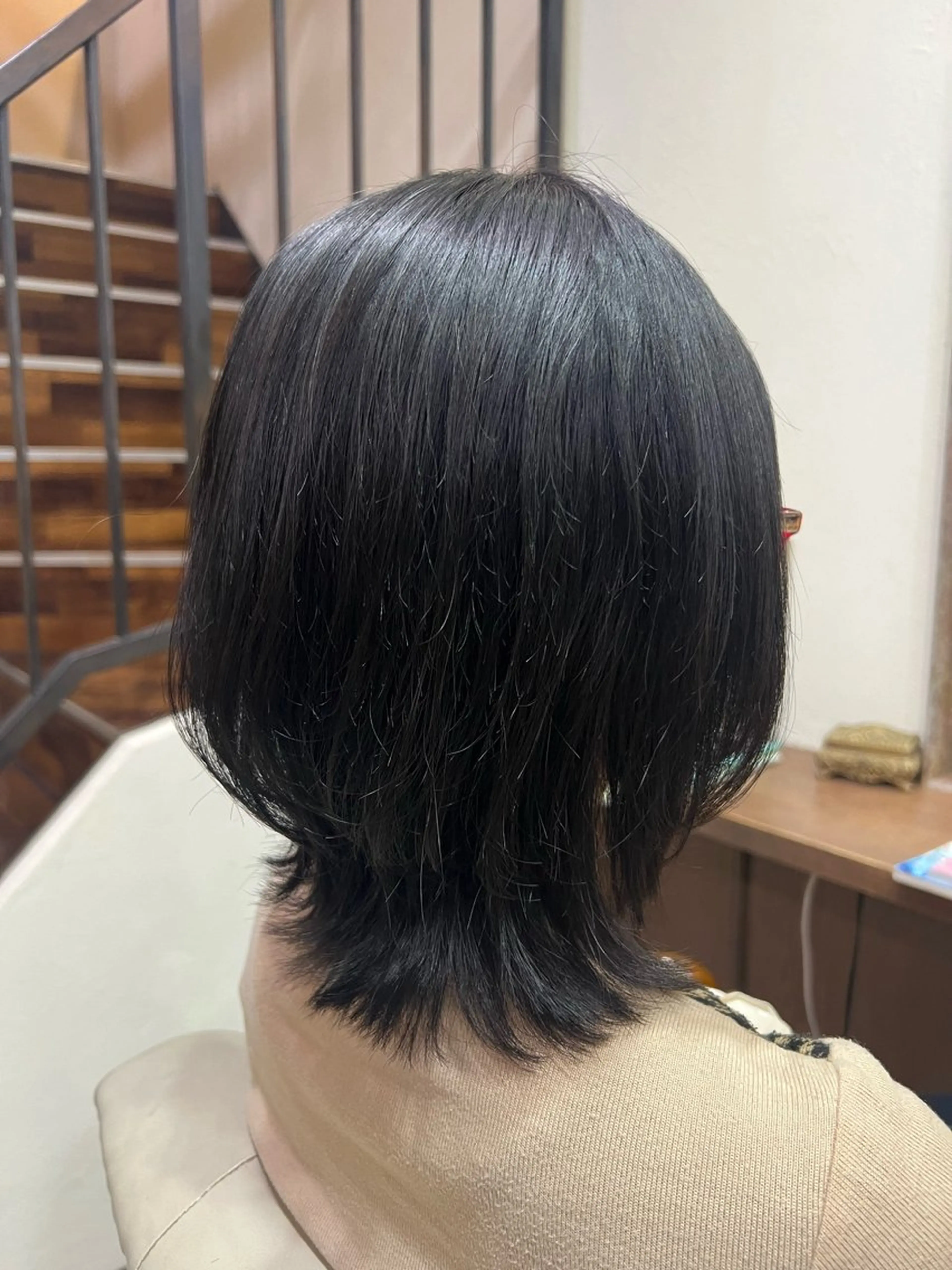 ミディアム 高橋 葵のヘアスタイル
