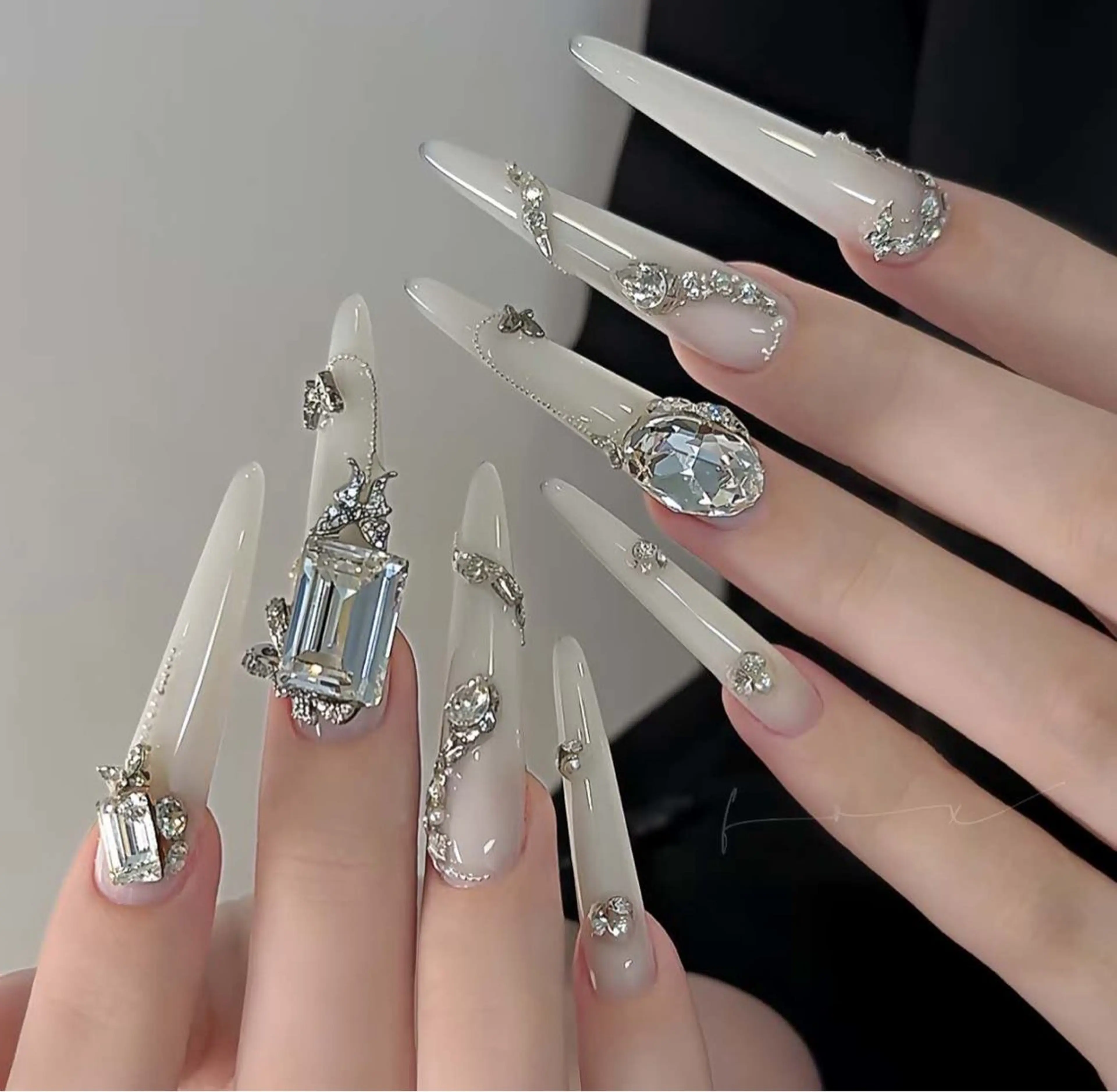 ネイル モニカネイルサロン 松戸店所属・小島 千尋のネイルデザイン