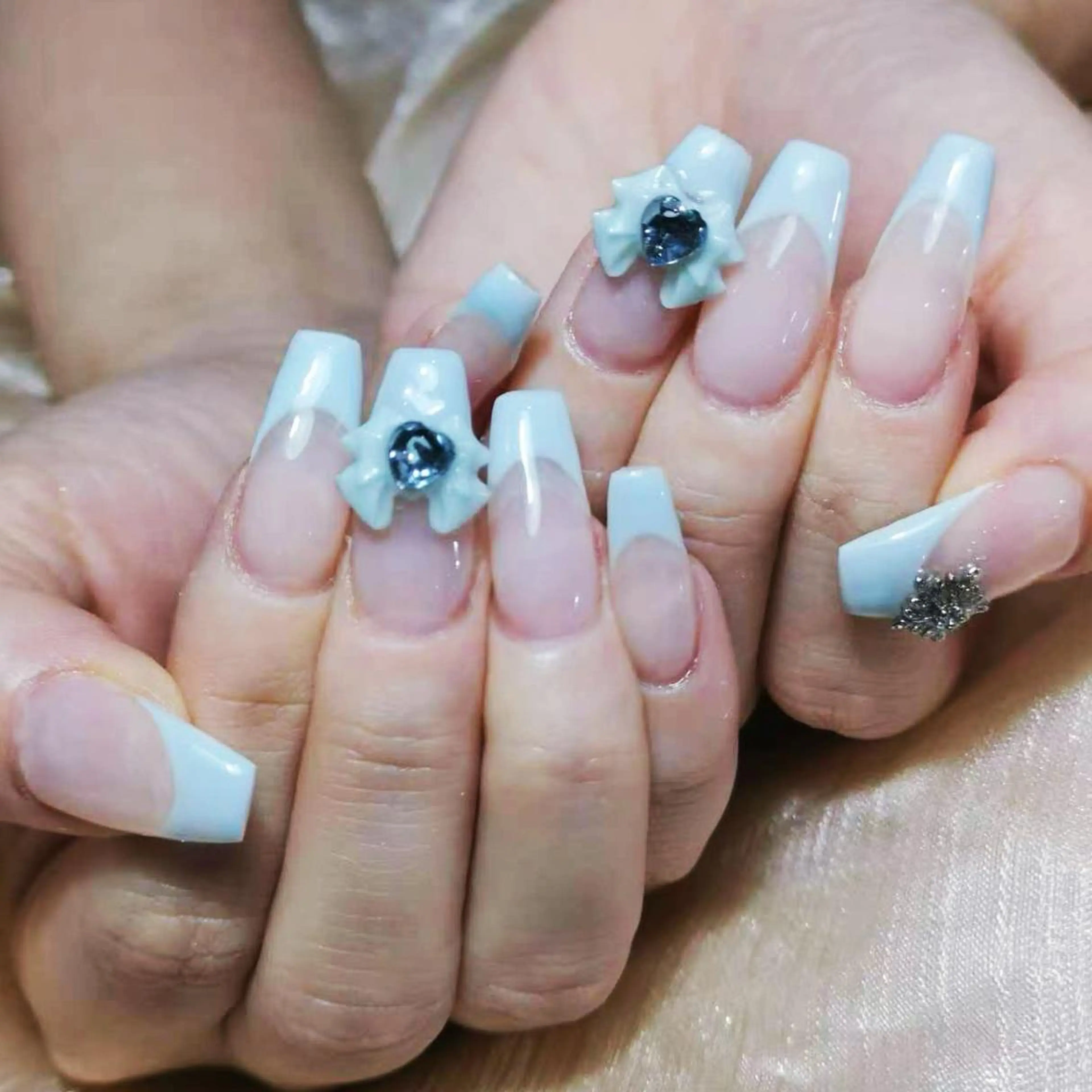 ネイル アートネイル オーロラネイル ガーリー キラキラネイル 韓国ネイル ハンドネイル DIANMOND NAIL🌸のネイルデザイン