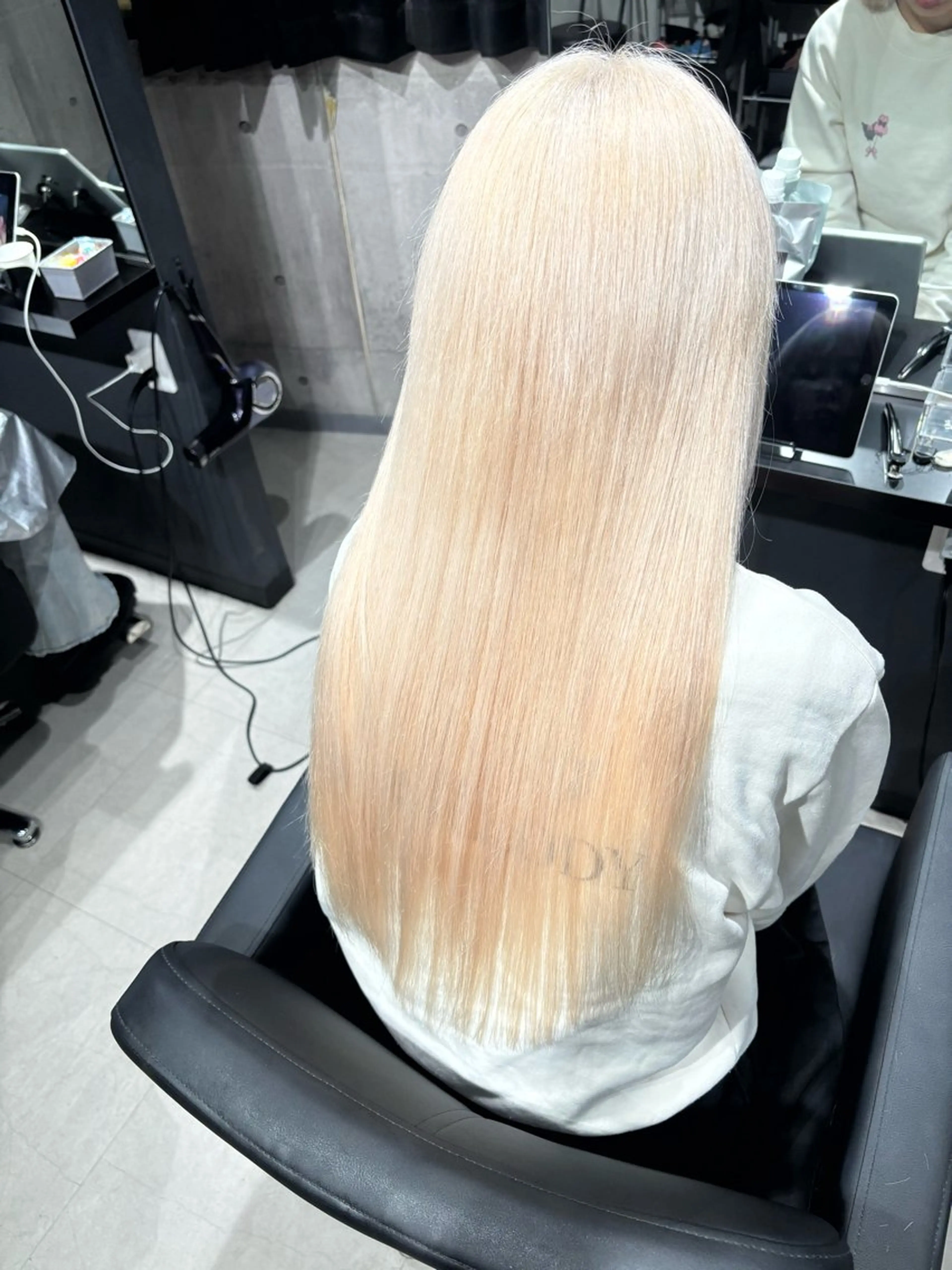 ロング カラー ブリーチ 抜きっぱなしブロンド ブロンド ホワイトブロンド カット ヘアカラー _white【京橋店】所属・_WHITE / KENTOのヘアスタイル