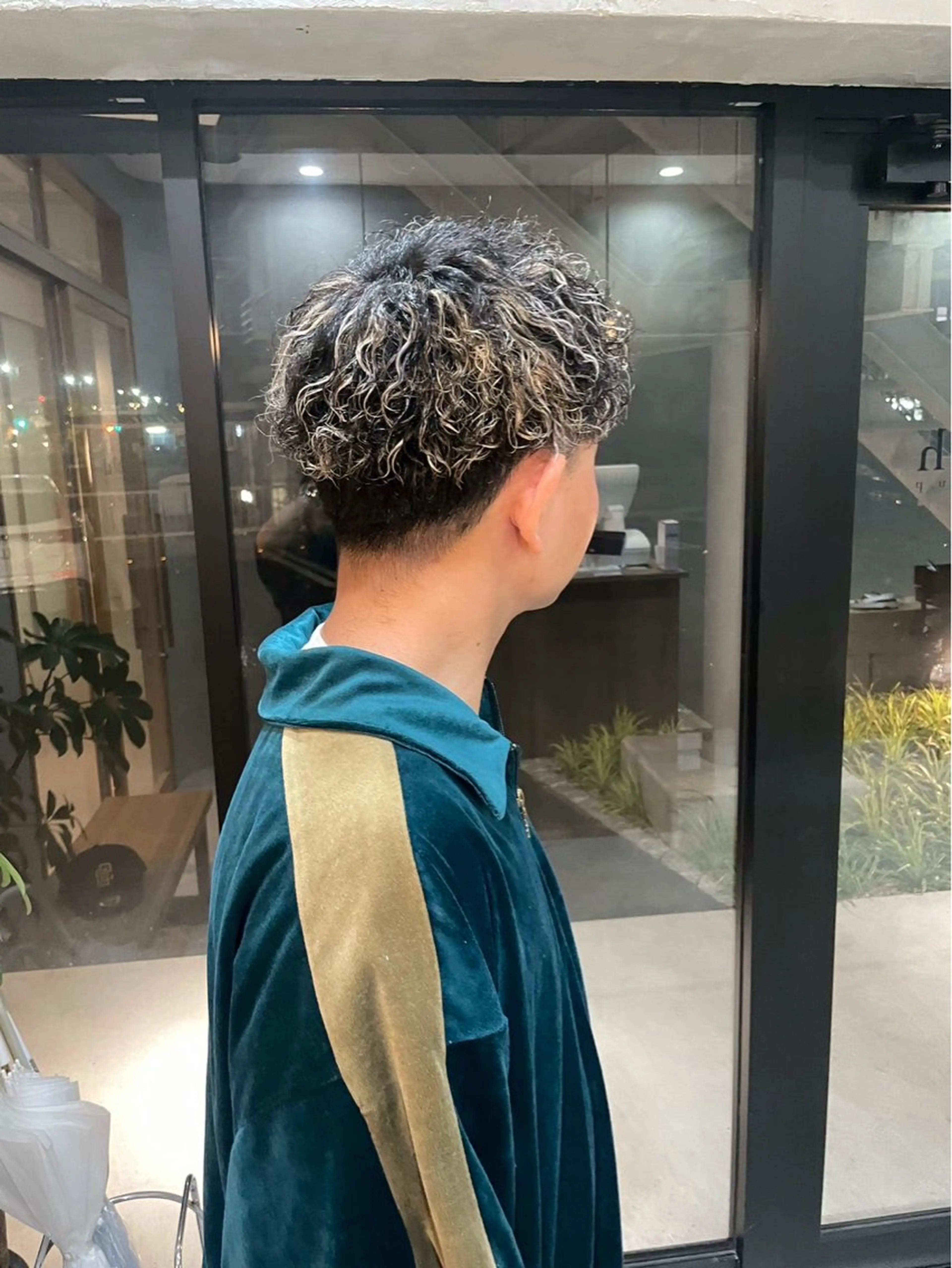 カラー パーマ メンズ メンズハイライト ハイライトカラー la fith hair too.所属・la fith hinaのヘアスタイル