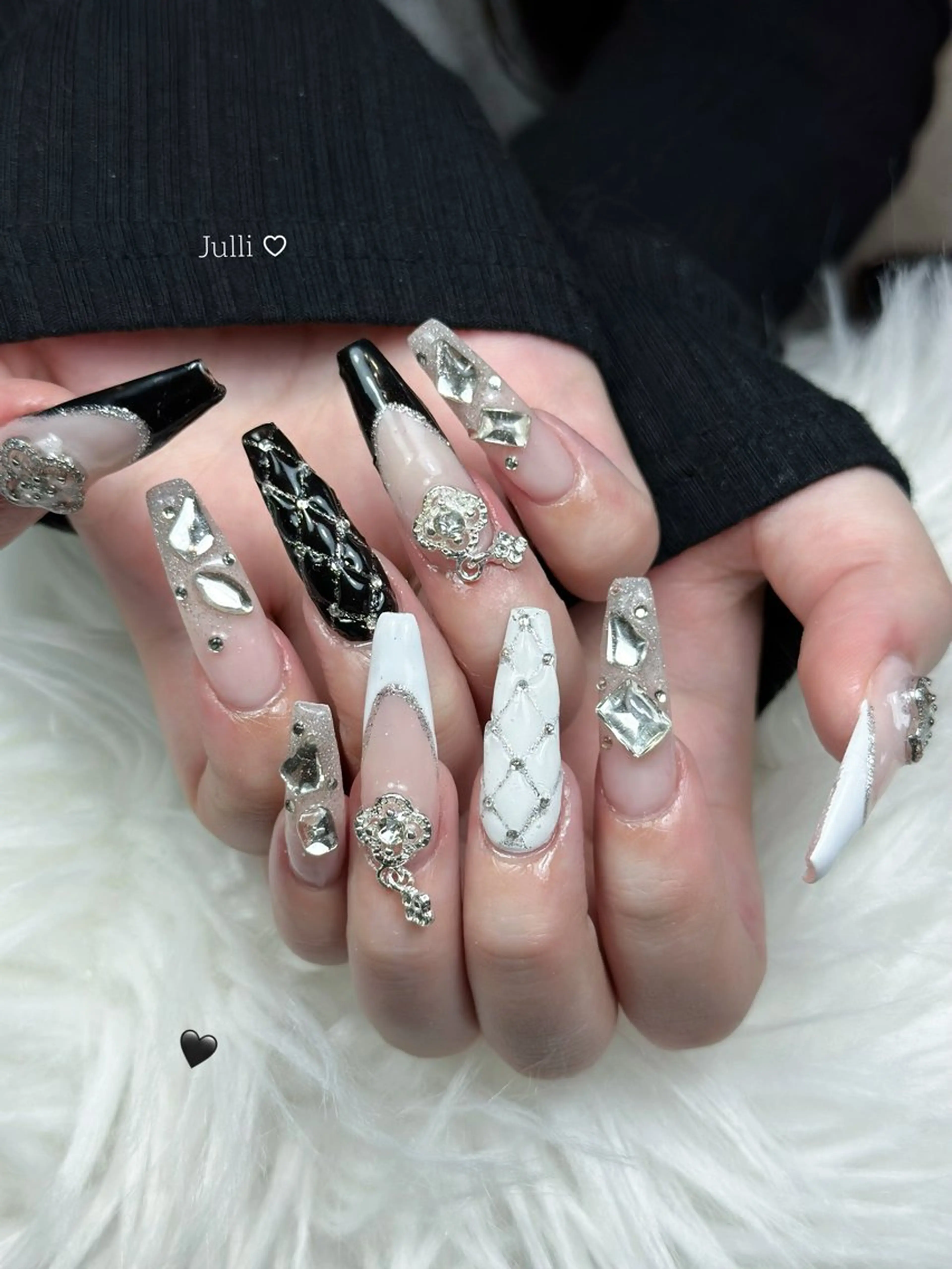 ネイル フレンチネイル ジェルネイル キラキラネイル 韓国ネイル レース Julli NailStudioのネイルデザイン
