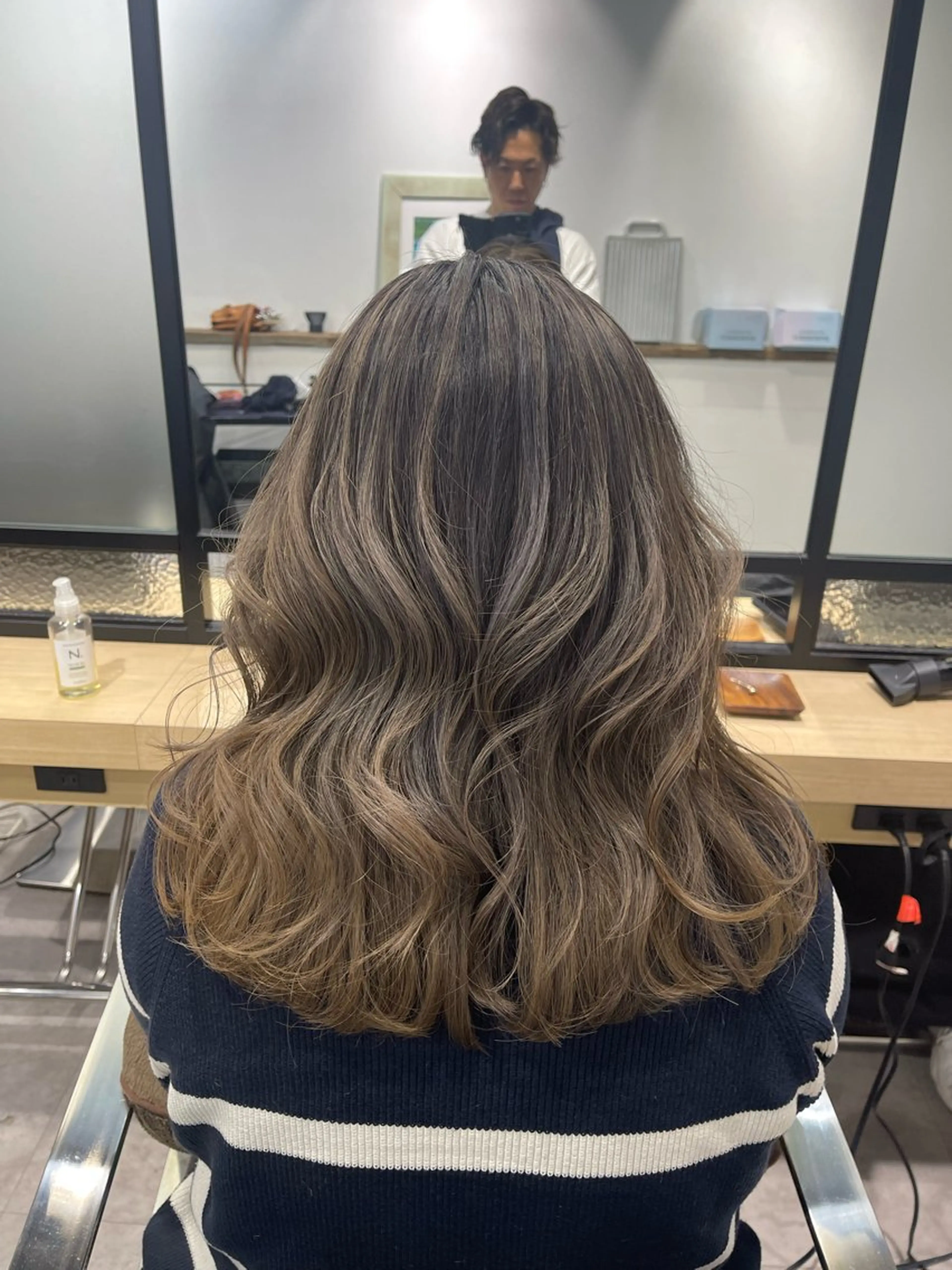 ミディアム カラー ブリーチ ケアブリーチ ヘアカラー トリートメント FOLK所属・白髪ぼかしハイライト バレイヤージュヤマトのヘアスタイル