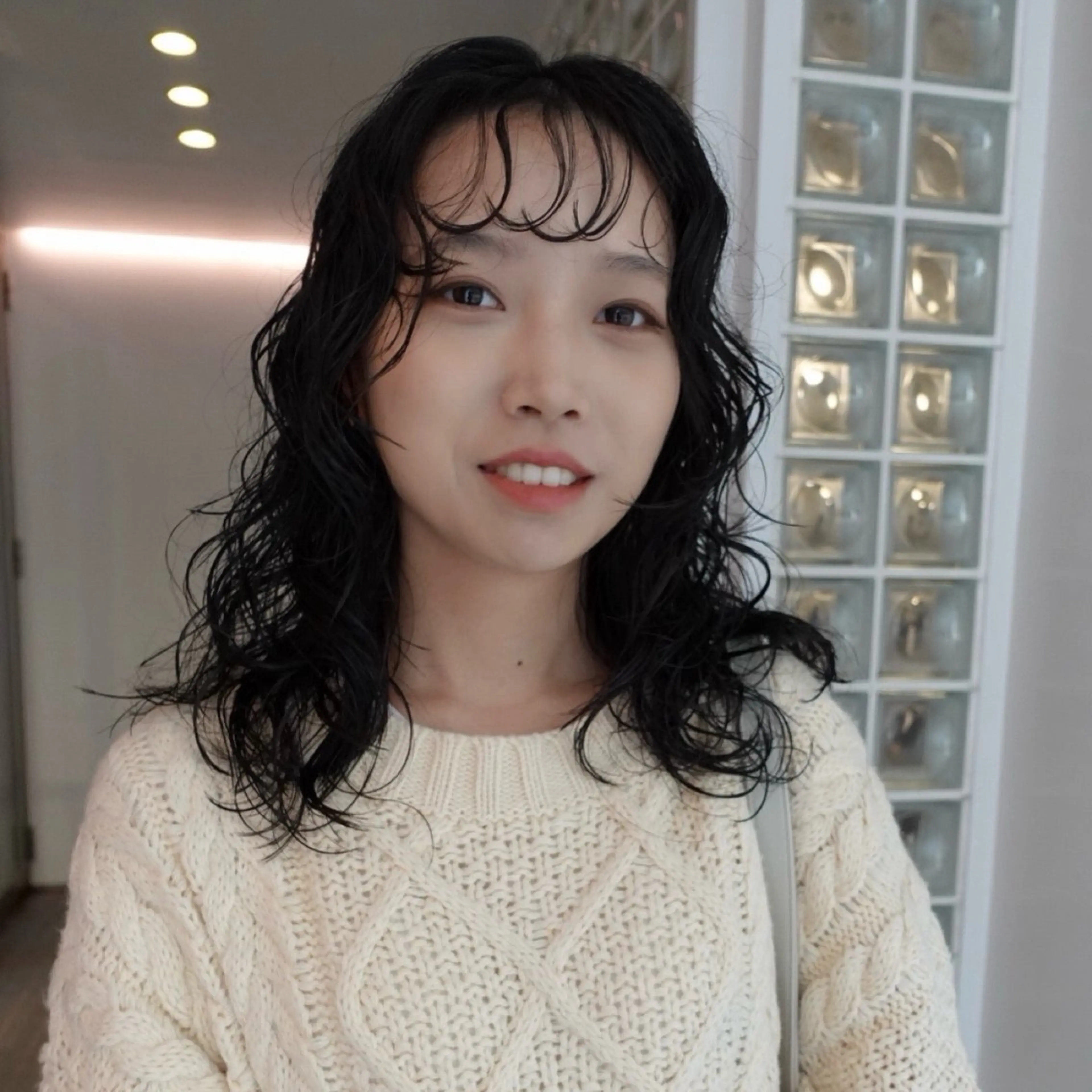 セミロング パーマ ヘアアレンジ セミロングパーマ 韓国風ヘア レイヤーカット カット パーマ 🌐サトウ リョウ🌐のその他イメージ