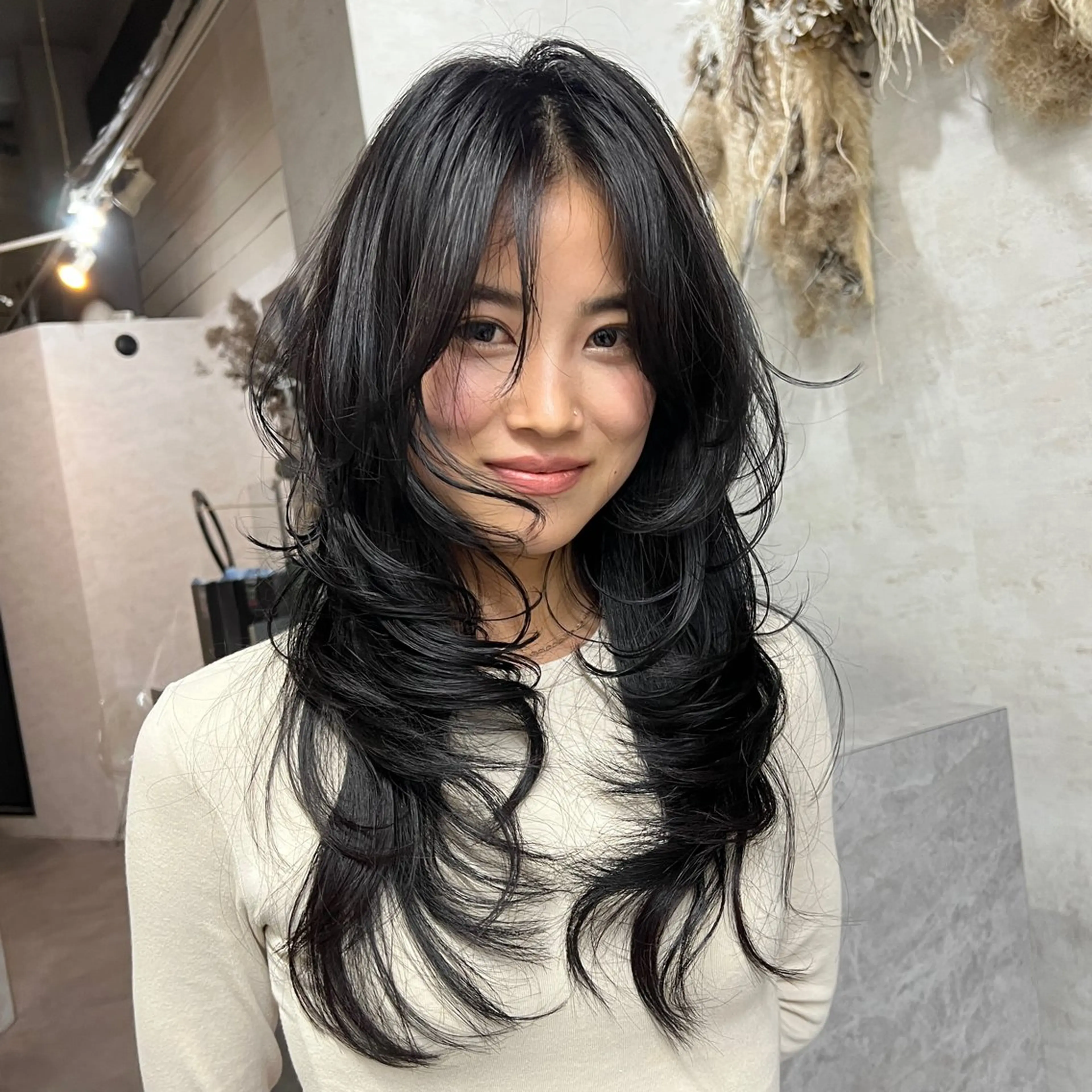 ロング くびれヘア 顔まわりレイヤー 外国人風カラー ヨシンモリ 韓国風ヘア レイヤ ーカット大名Lay.のヘアスタイル