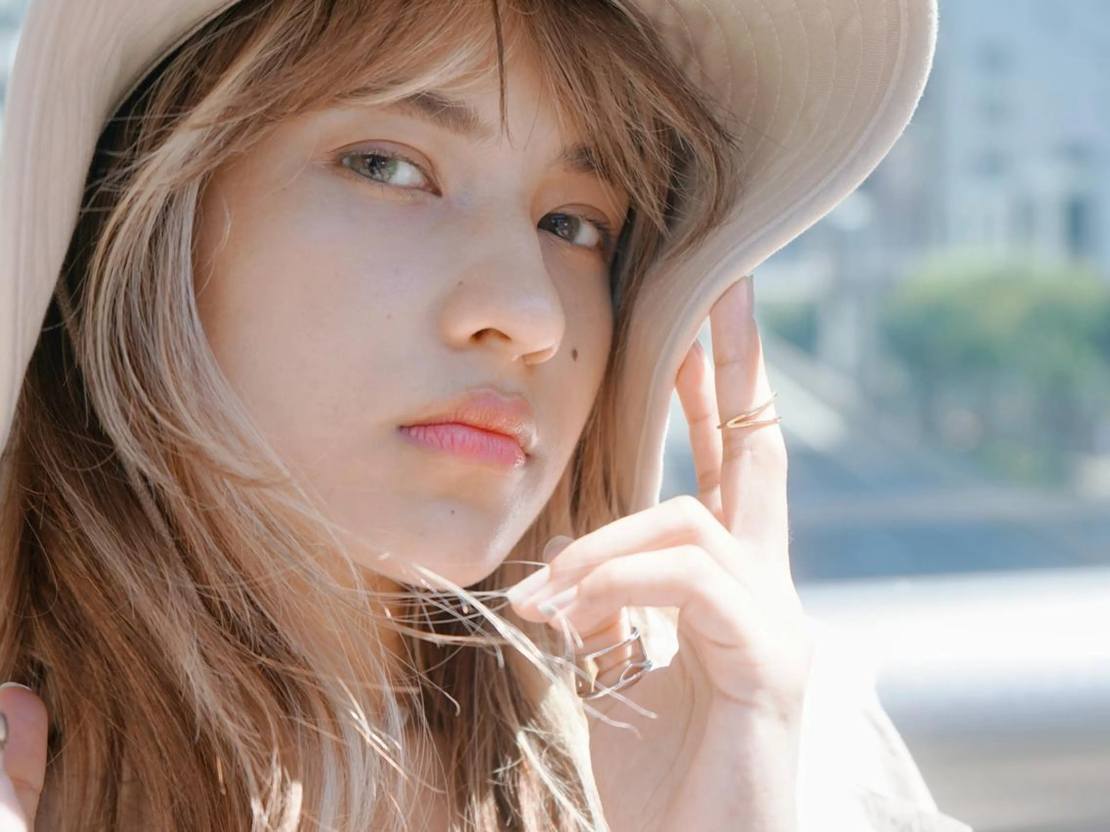 セミロング カラー パーマ ヘアアレンジ アディクシーカラー アッシュ バレイヤージュ ベージュカラー ブリーチ newi grande 横浜店のヘアスタイル