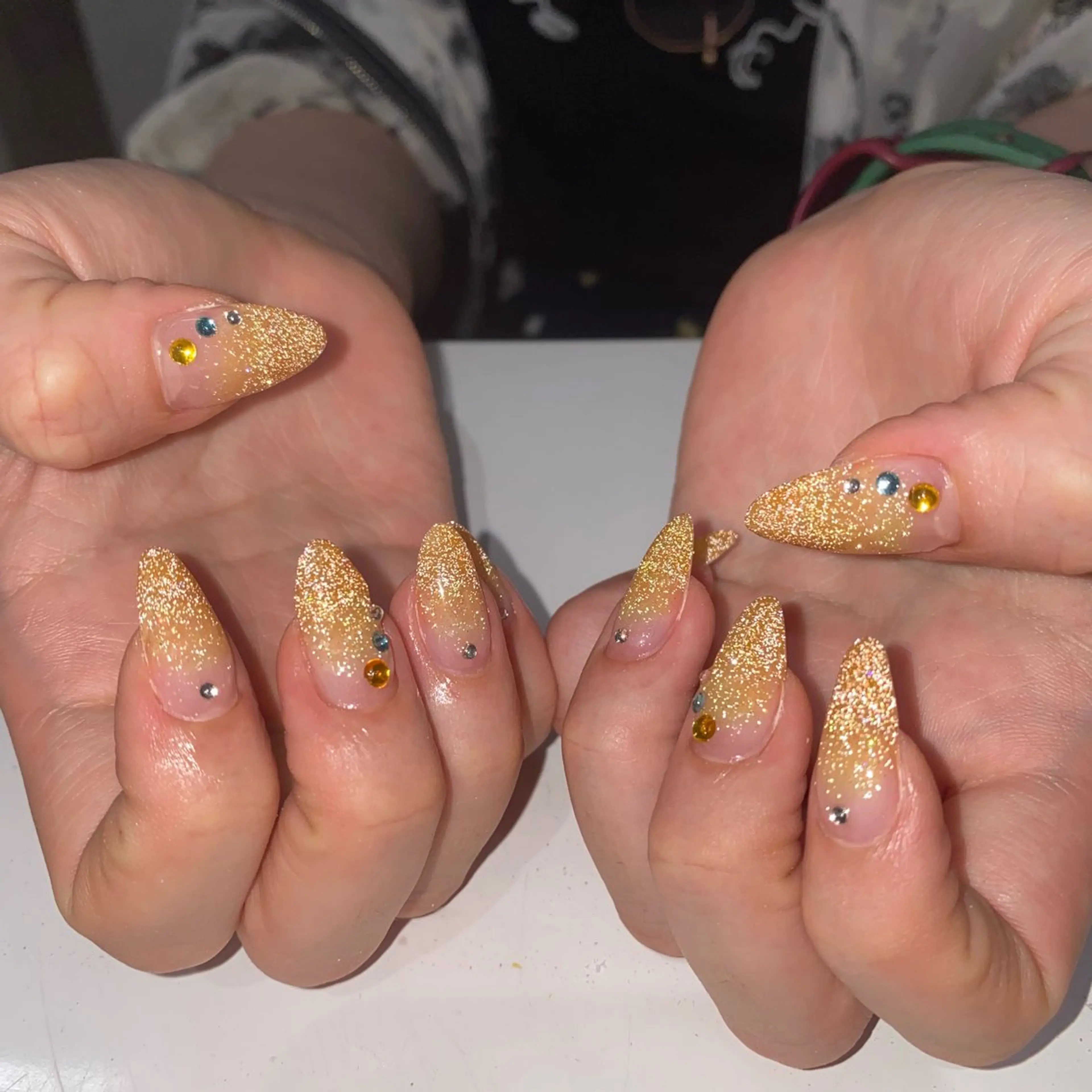 ネイル フラッシュネイル オレンジ 黄色 ハンドネイル yuuka/池袋 🐾WOLTOKYOのネイルデザイン