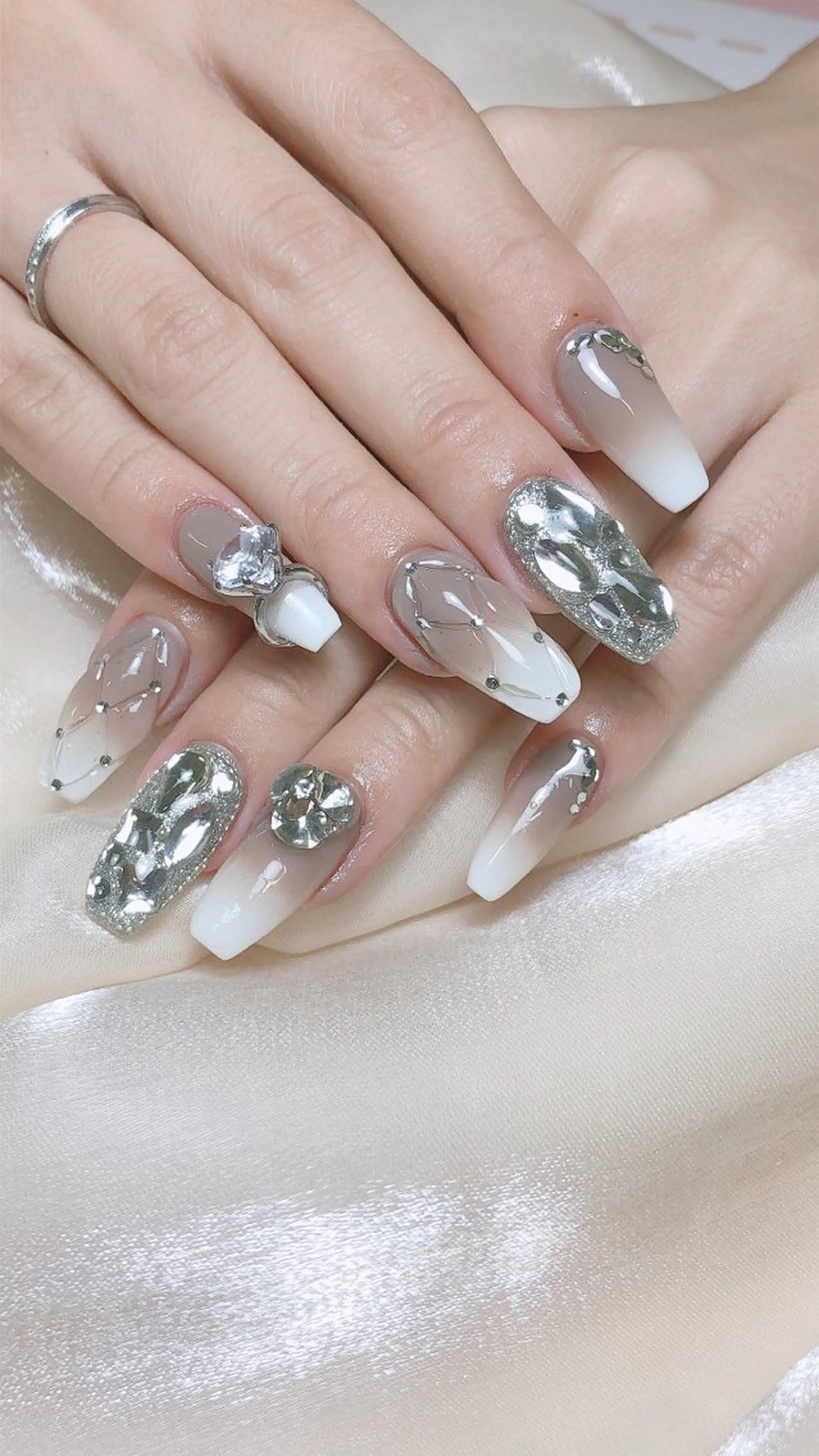 ネイル LR.ONE ヨウのネイルデザイン