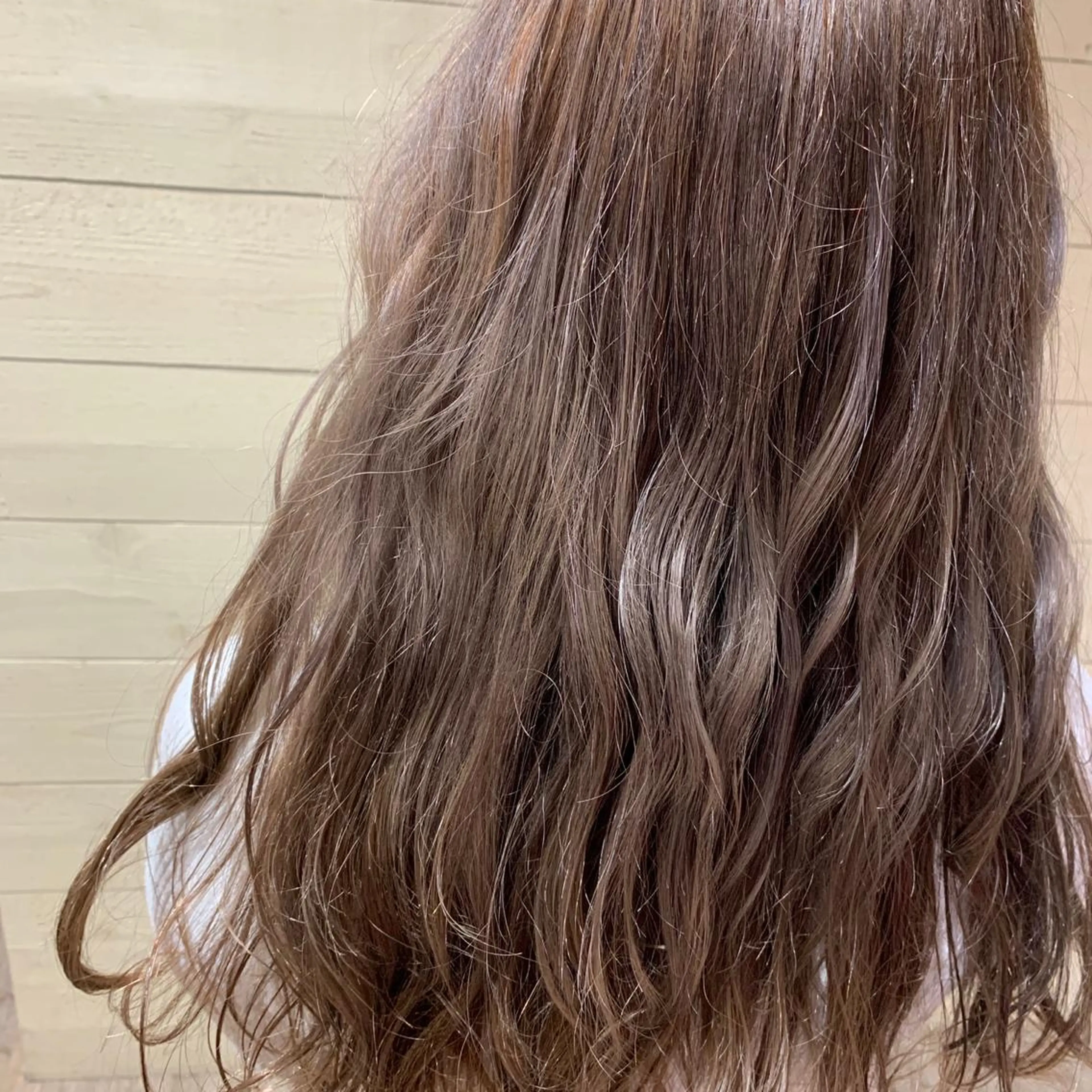 ロング カラー クワハラ イオリのヘアスタイル