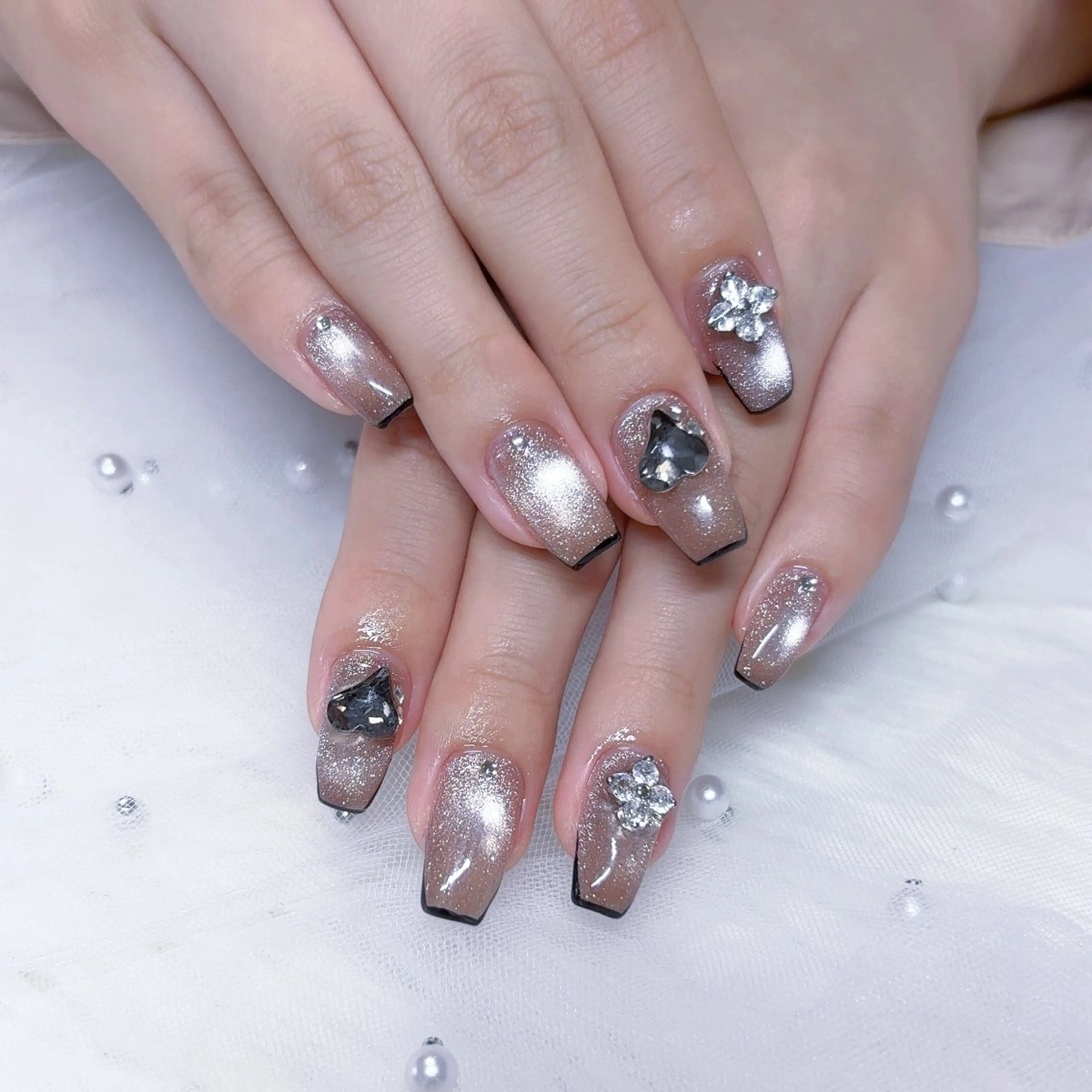 ネイル フレンチネイル キラキラネイル マグネットネイル ハンドネイル 🐝TOMO🎀ིྀ 【パラジェル取扱店】のネイルデザイン