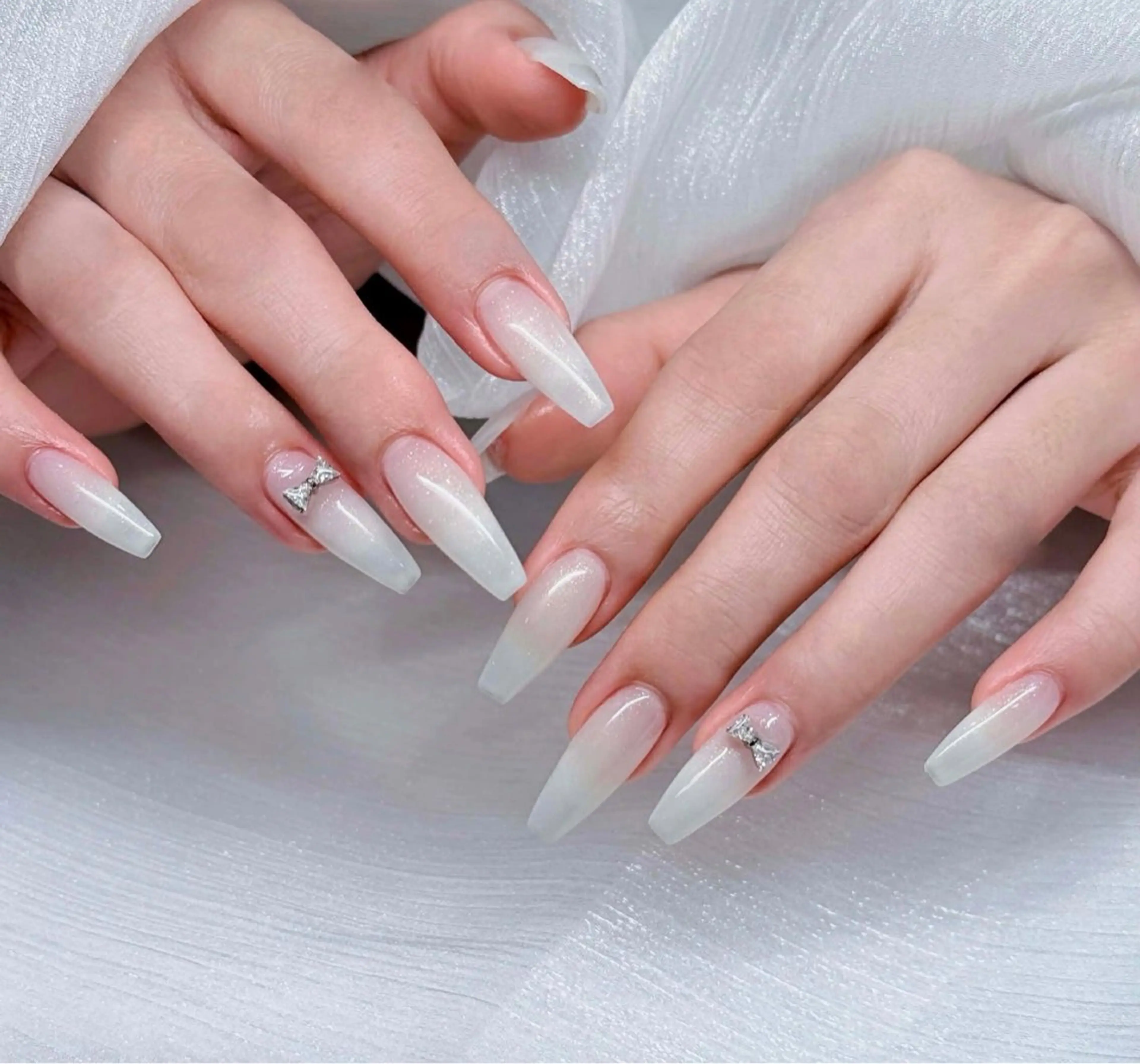 ネイル オーロラネイル ブルー チークネイル フットネイル フレンチネイル ハンドネイル Ami 68のネイルデザイン