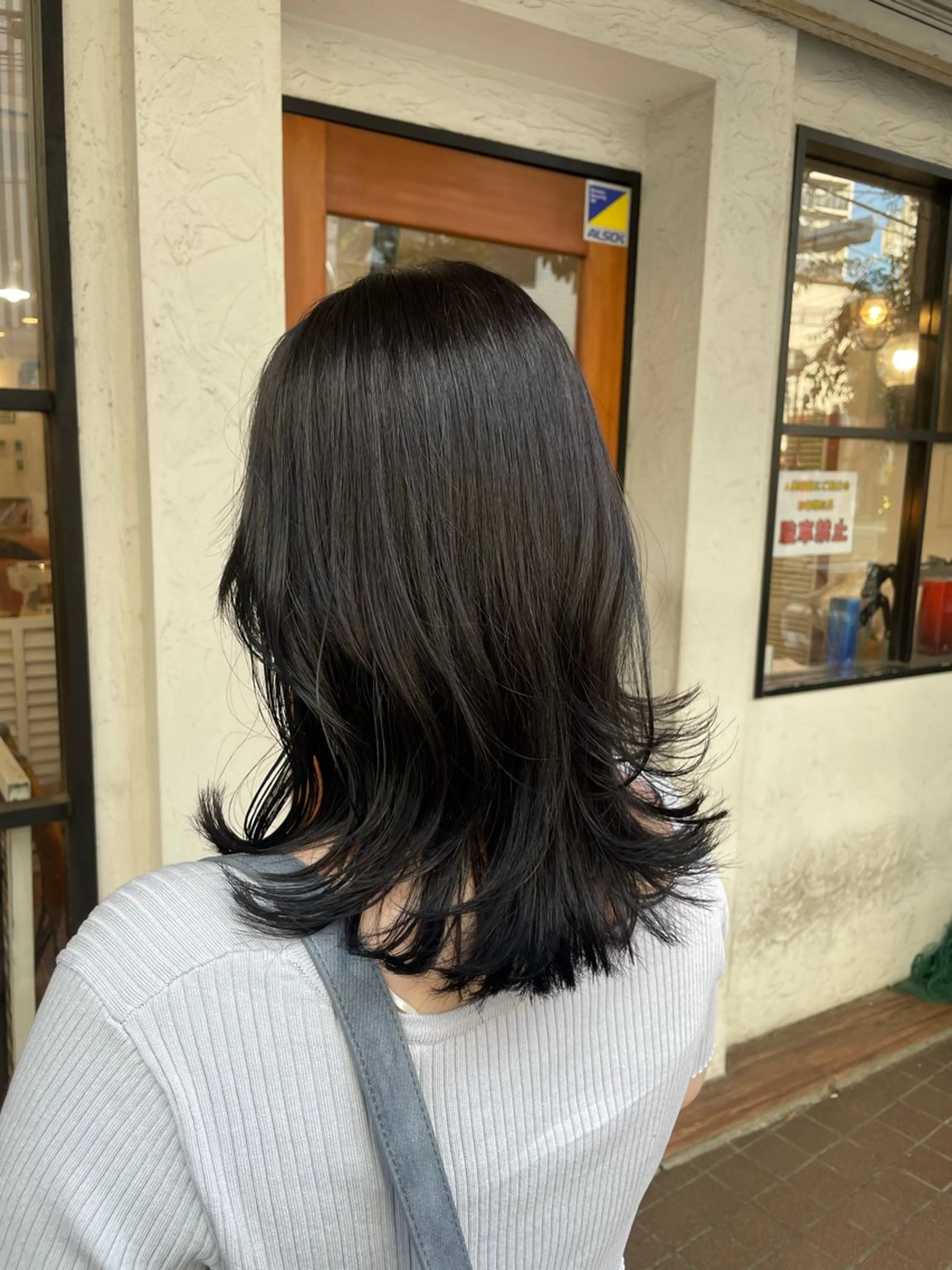 ミディアム カラー レイヤーカット カット ヘアカラー トリートメント 立川・くびれミディ 旬なデザインカラーのヘアスタイル