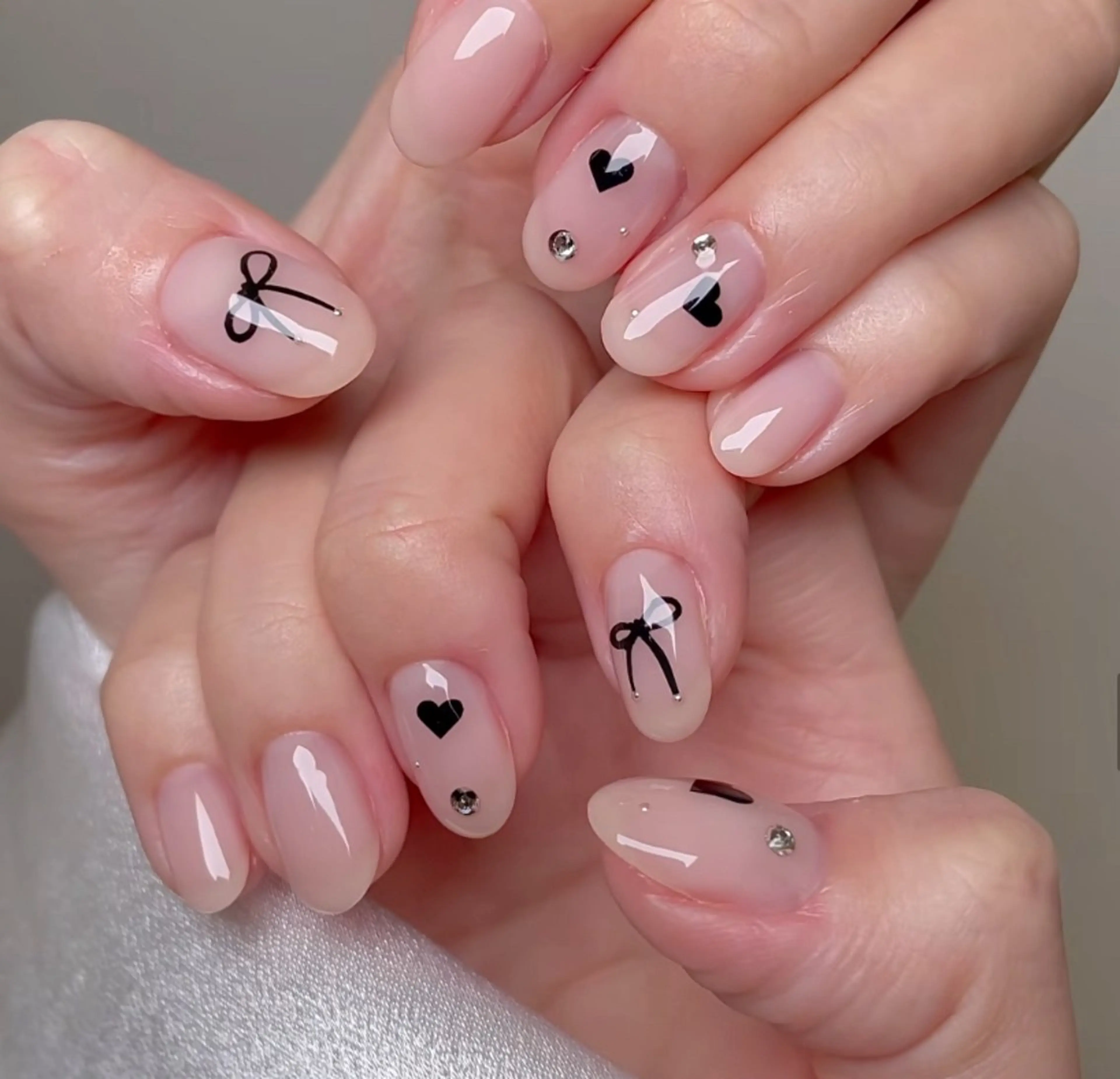 ショート 韓国風ヘア ハンドネイル パンチャパンチャ ネイルサロンのネイルデザイン