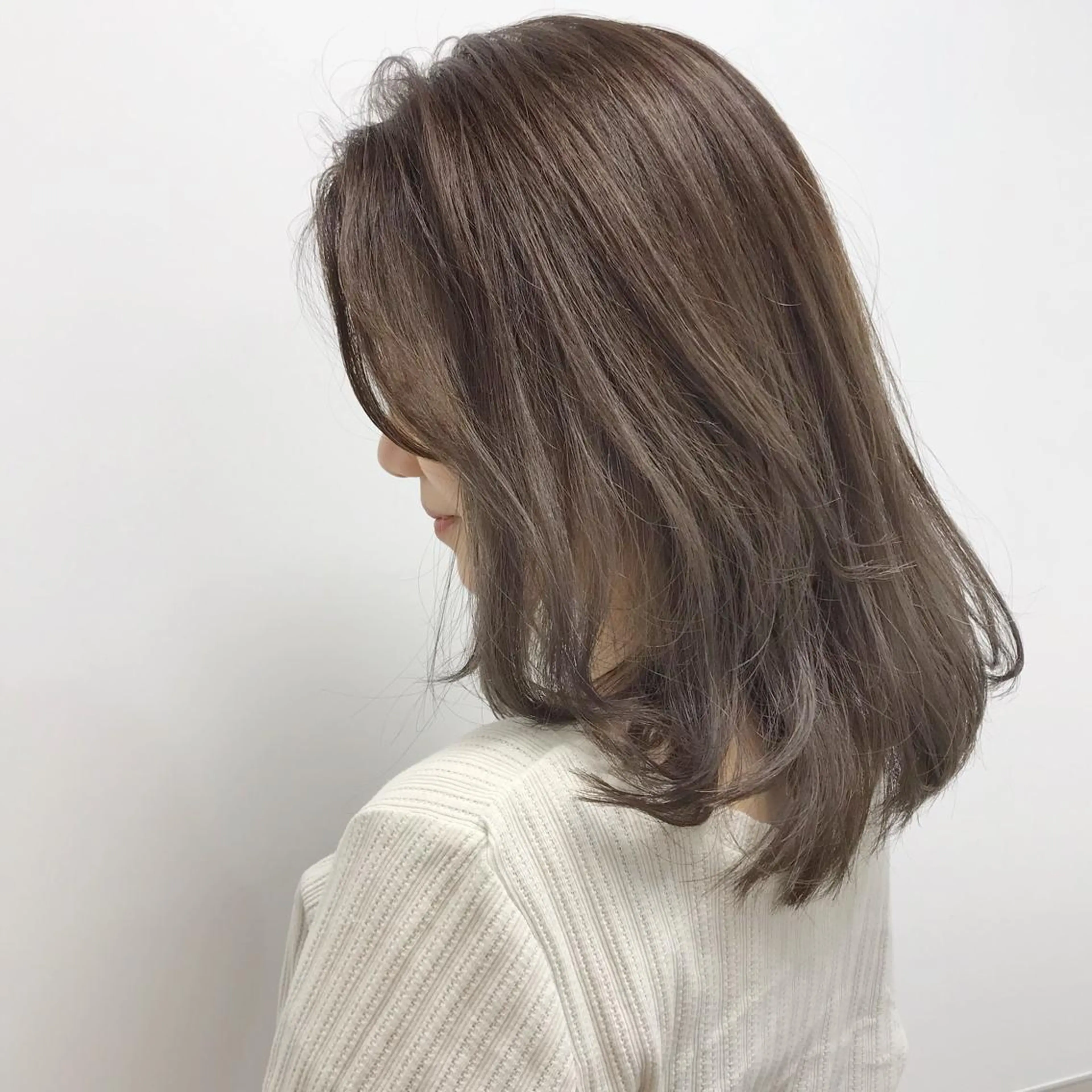 ミディアム カラー ベージュカラー HARUNA🤍 大人ショートヘアのヘアスタイル