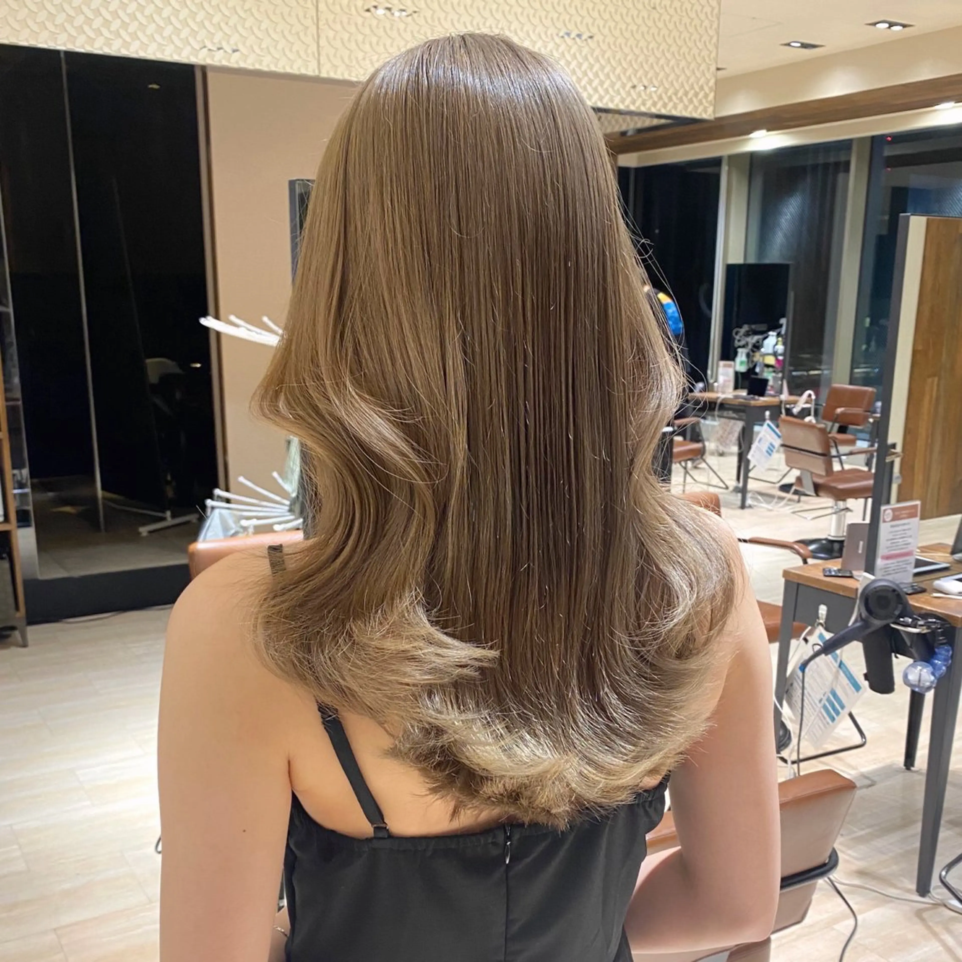 ミディアム カラー レイヤー/顔周り /透明感🩶高橋大のヘアスタイル