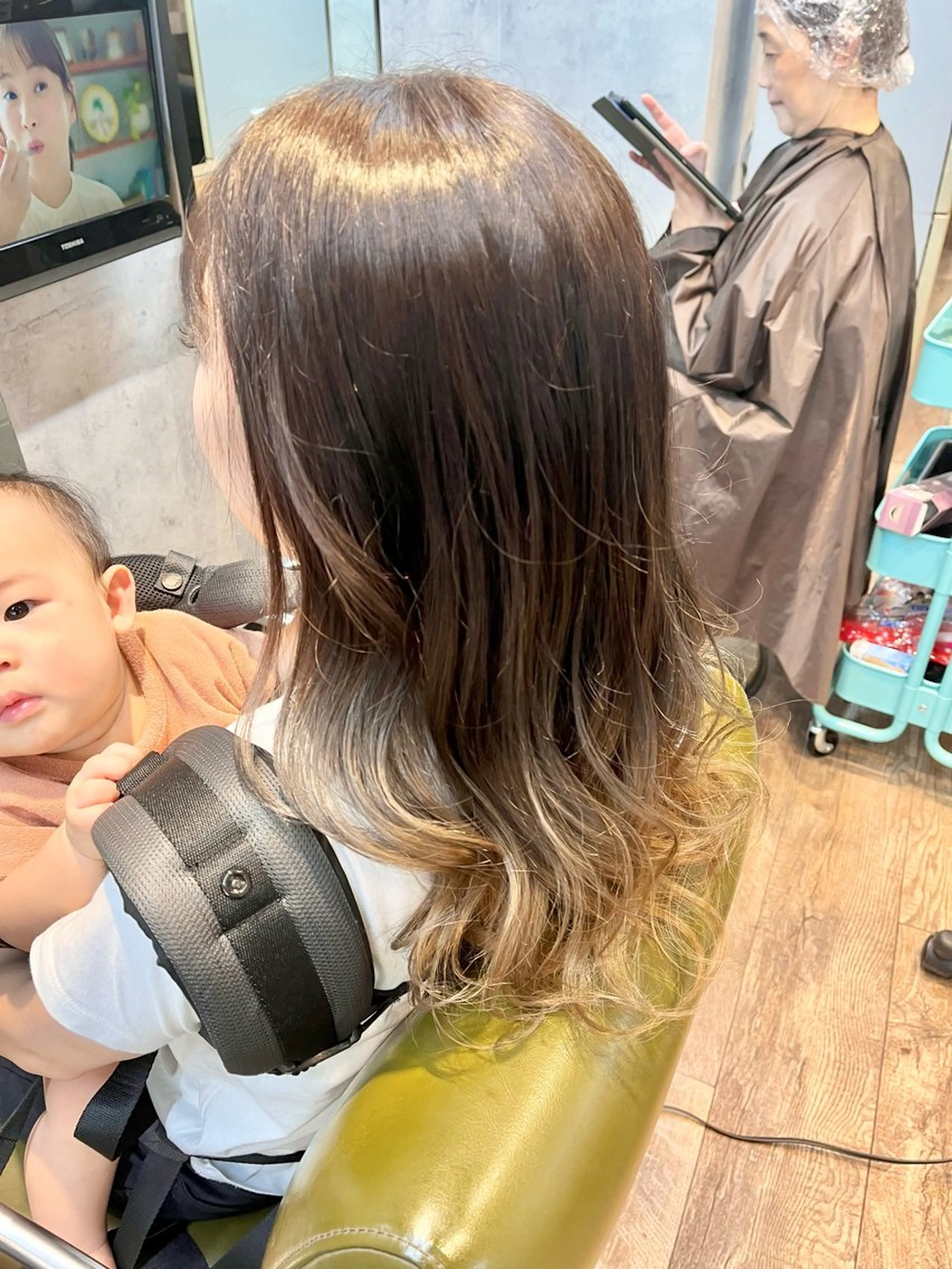セミロング カラー ベージュカラー グラデーションカラー ミルクティーベージュ 縮毛矯正 カット トリートメント replica上大岡所属・松井 敬太郎のヘアスタイル