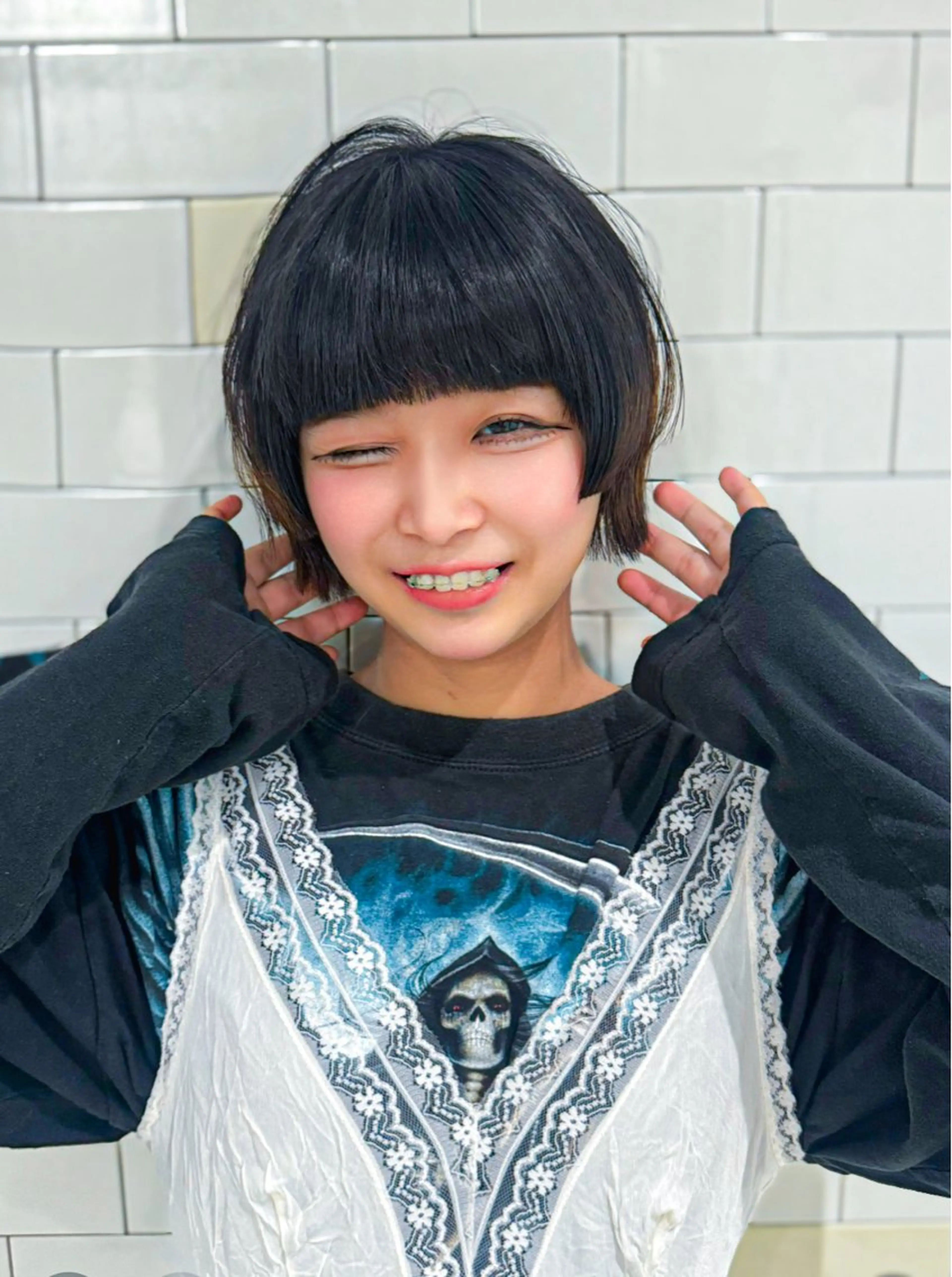 ミディアム カラー 派手髪デザイン なかむらるか🐬💞のヘアスタイル