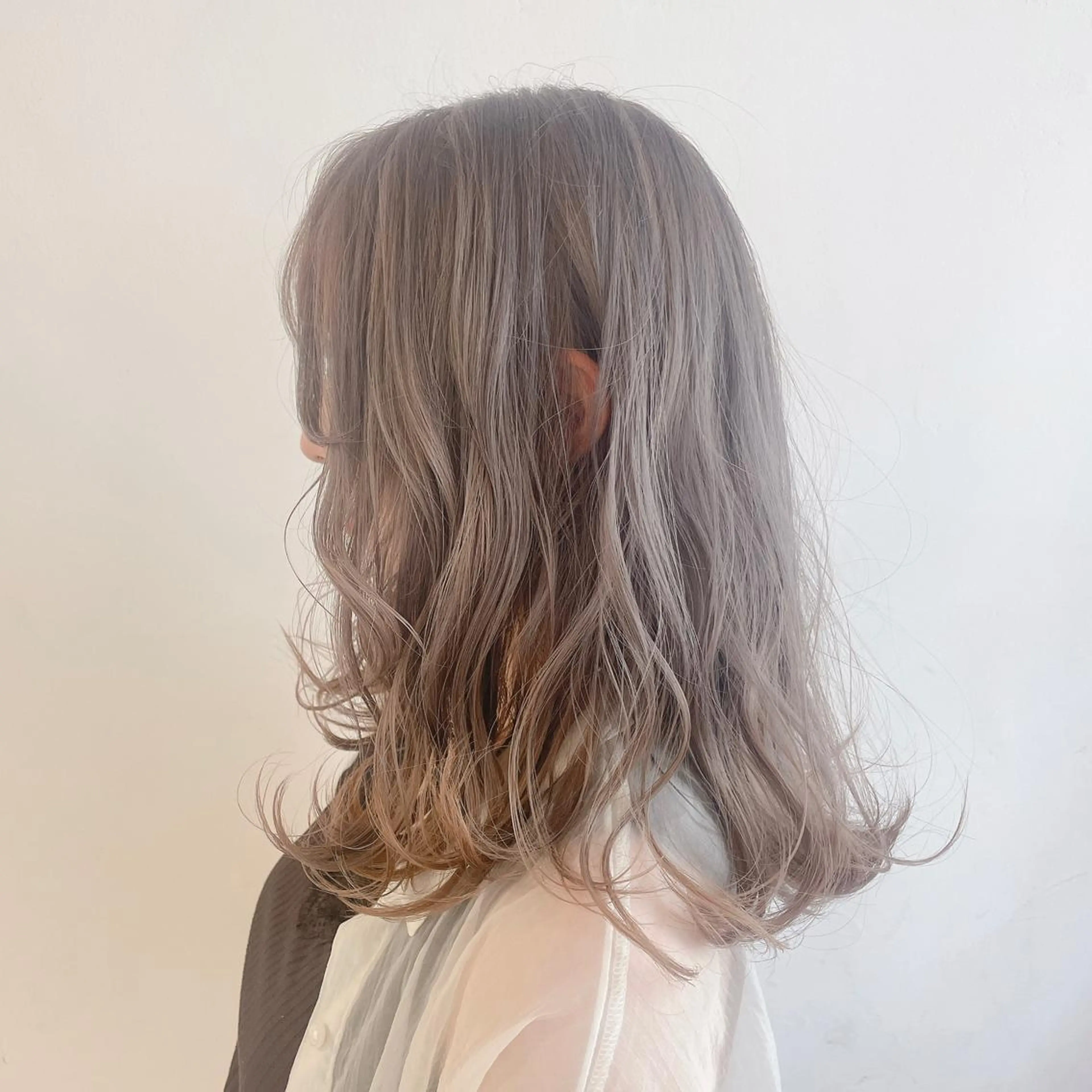 ミディアム カラー バレイヤージュ ブリーチ ケアブリーチ ダブルカラー イヤリングカラー ヘアカラー トリートメント デザインカラー髪質 改善Lilithのその他イメージ