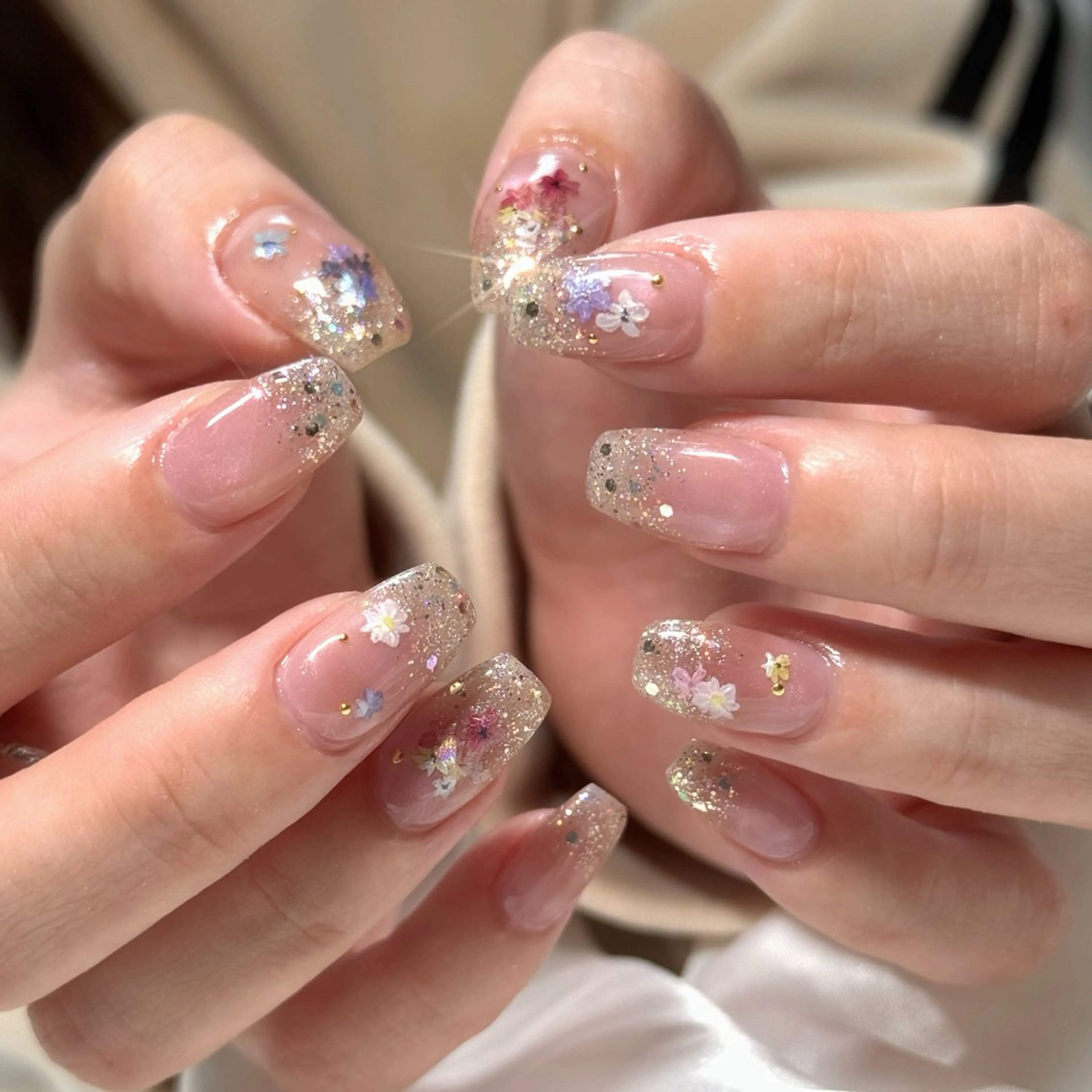 ネイル グラデーション キラキラネイル ラメ(グリッター) ラメグラデーション マグネットネイル ハンドネイル OKIKA所属・【OKIKA】 らん🦖🌈🧡のマツエク・マツパデザイン