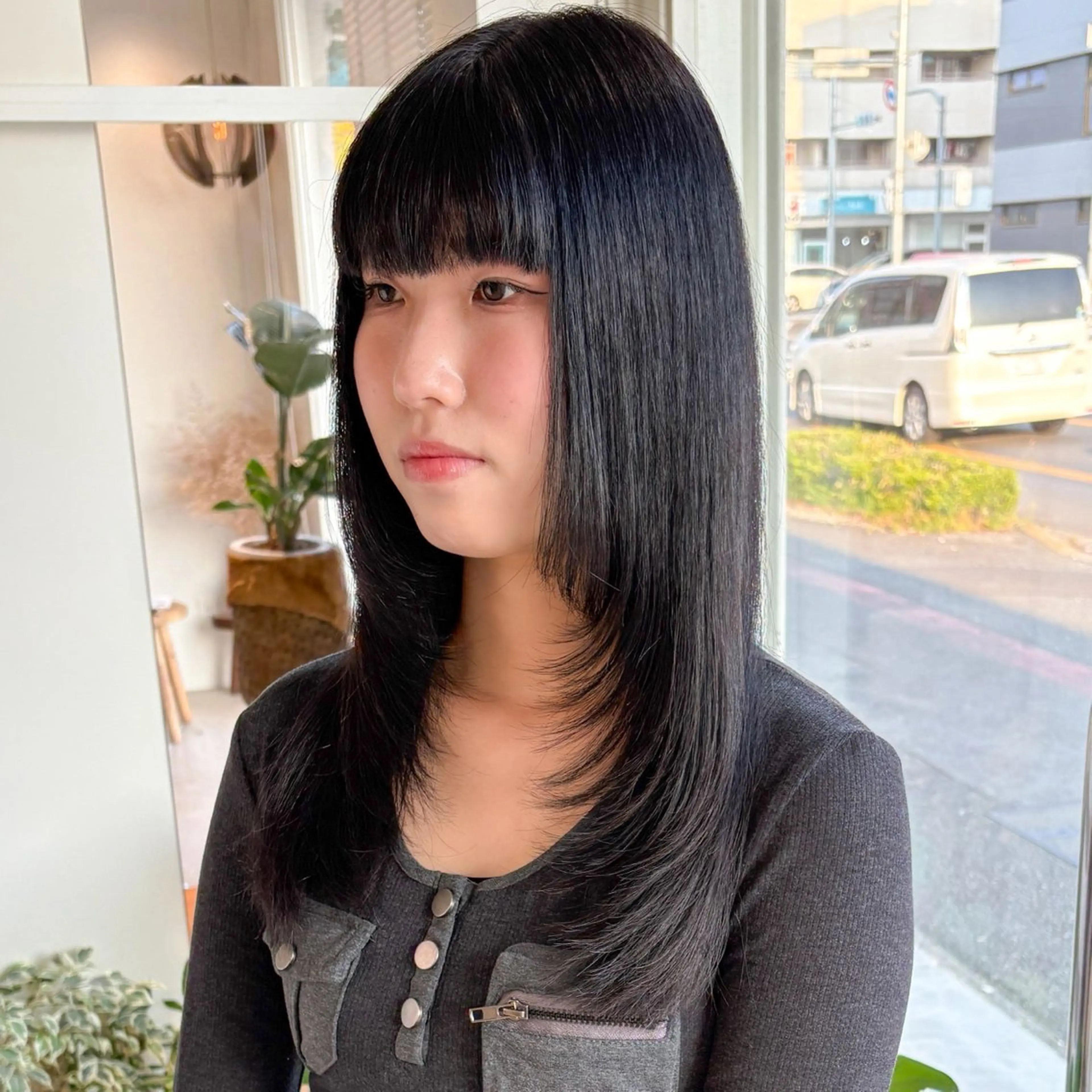 ロング カラー 黒髪 レイヤーカット 安西 香利奈のヘアスタイル