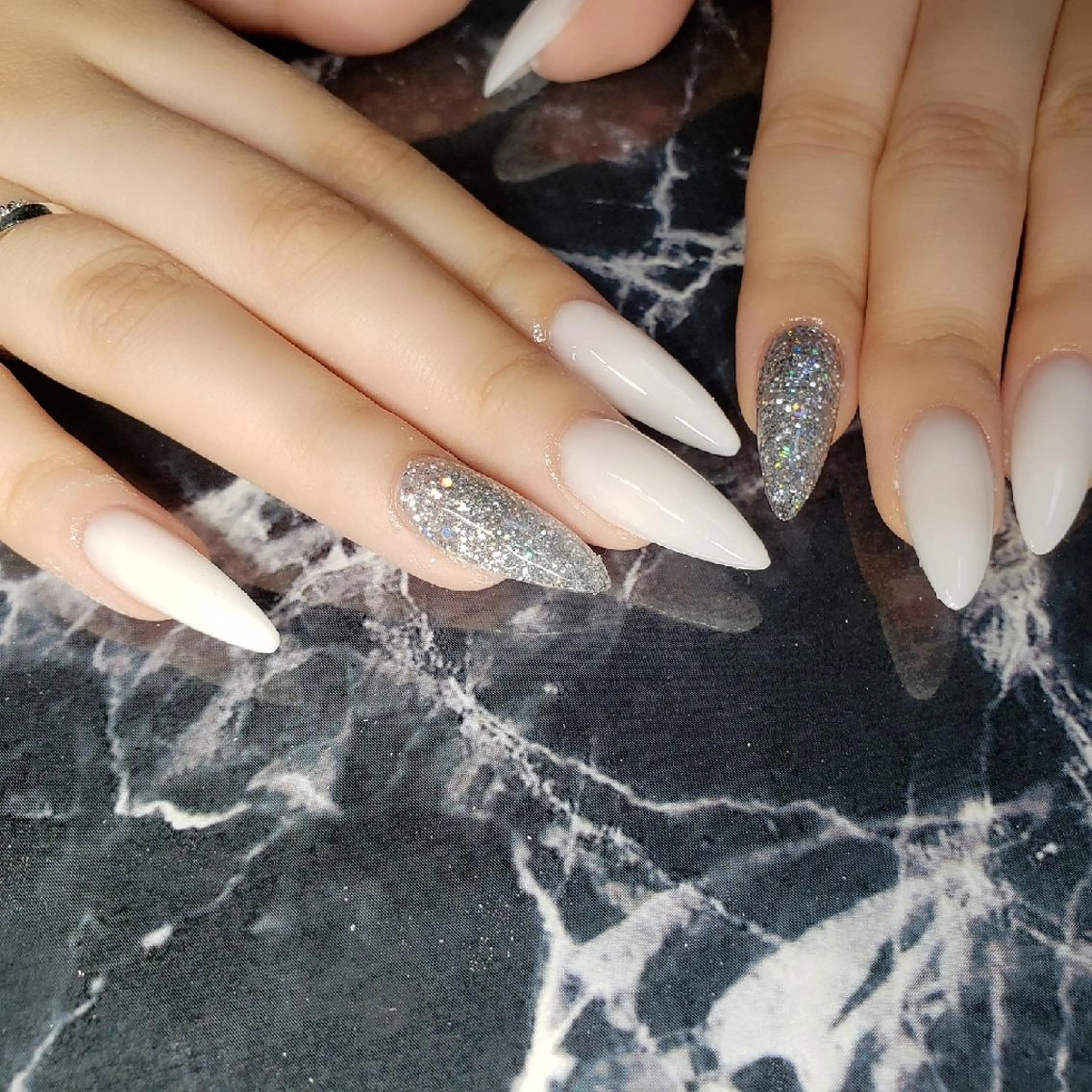 ミディアム ネイル ハンドネイル クロキ 。のネイルデザイン