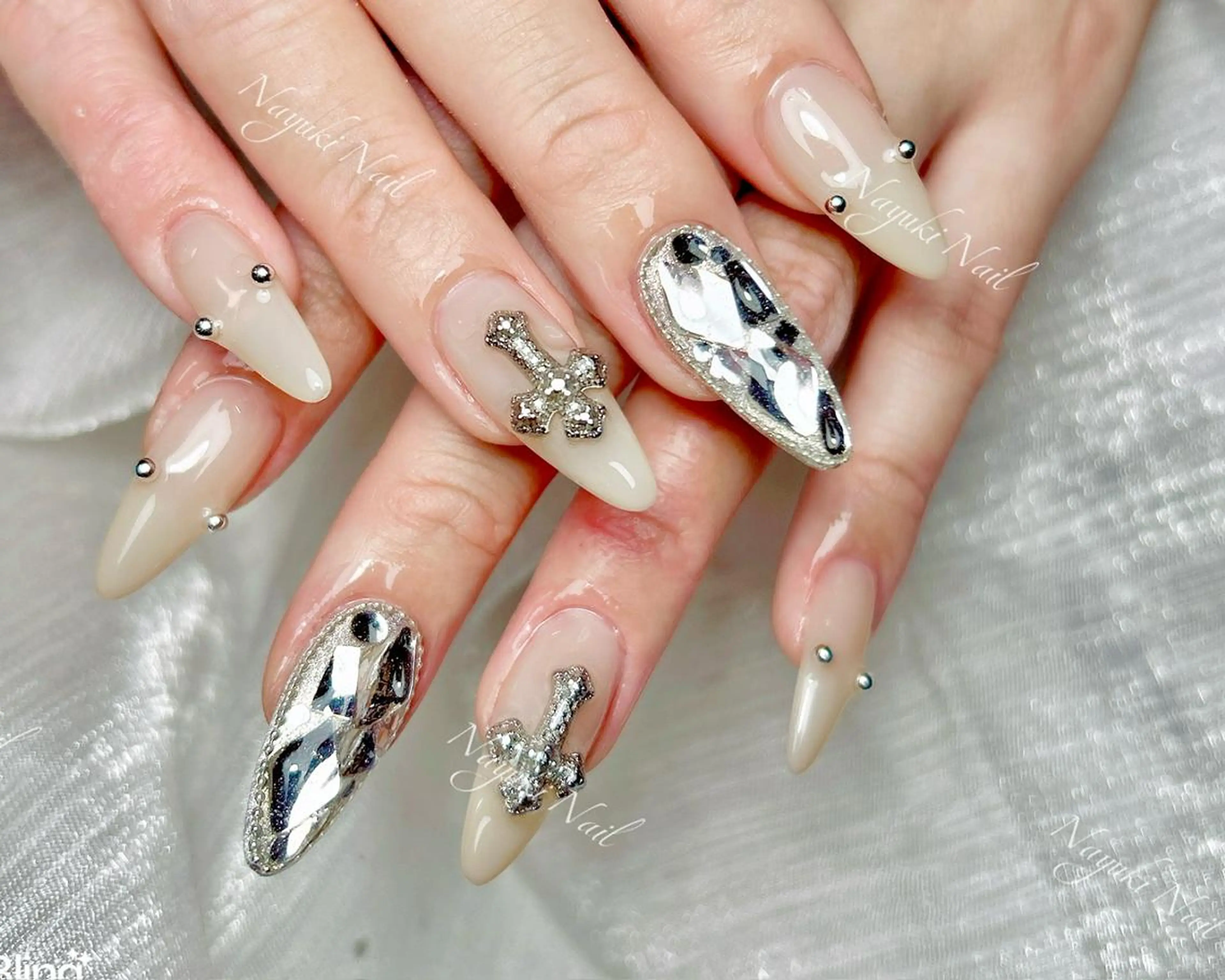 ネイル 🦋 Queenieのネイルデザイン