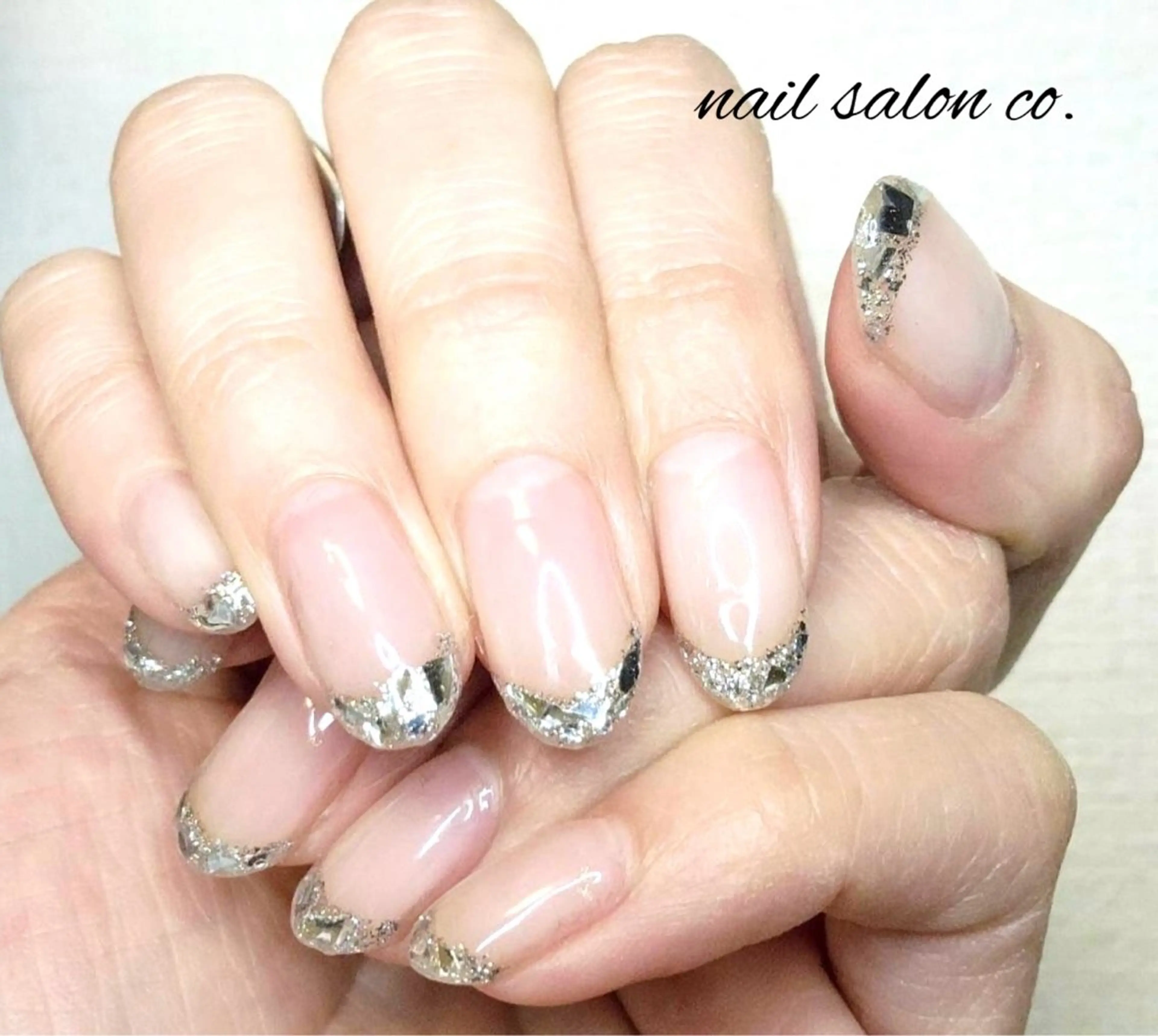 ネイル フレンチネイル ガラスフレンチ キラキラネイル シルバー ハンドネイル kaz kazのネイルデザイン