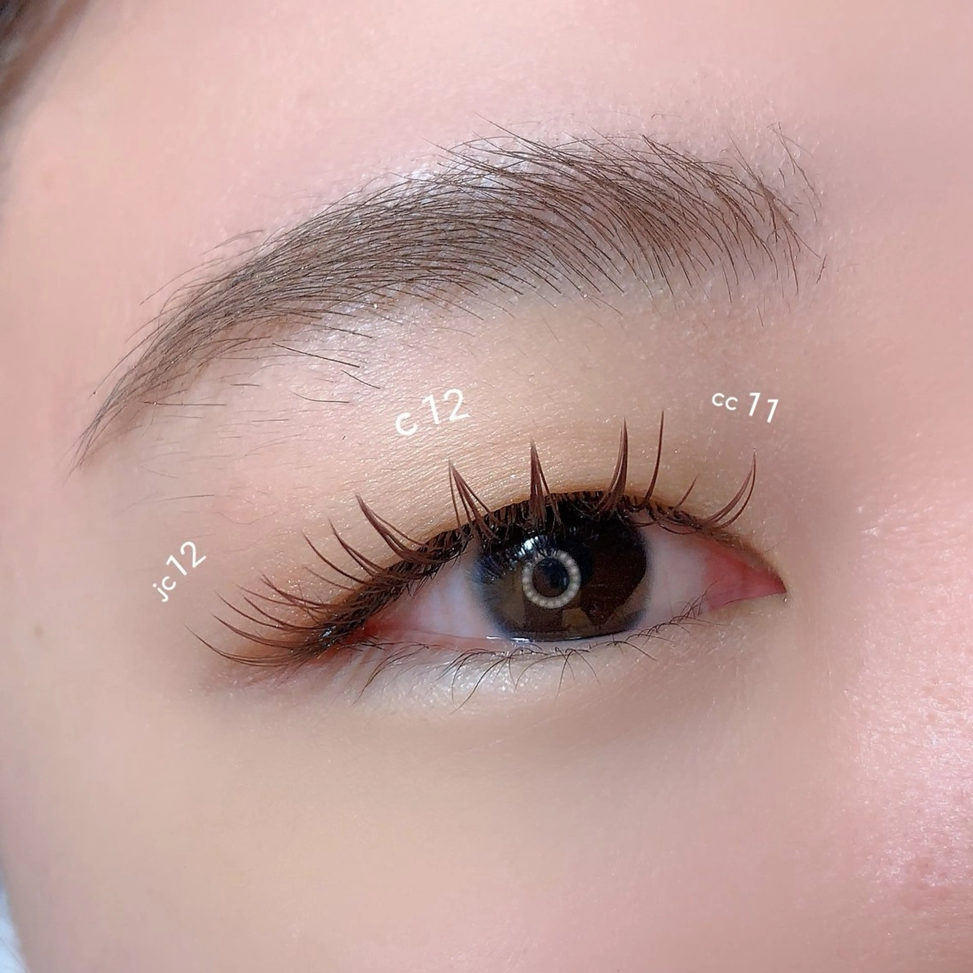 マツエク・マツパ カラーマツエク フラットラッシュ スイープジュニパー 岡崎店の眉毛・アイブロウイメージ