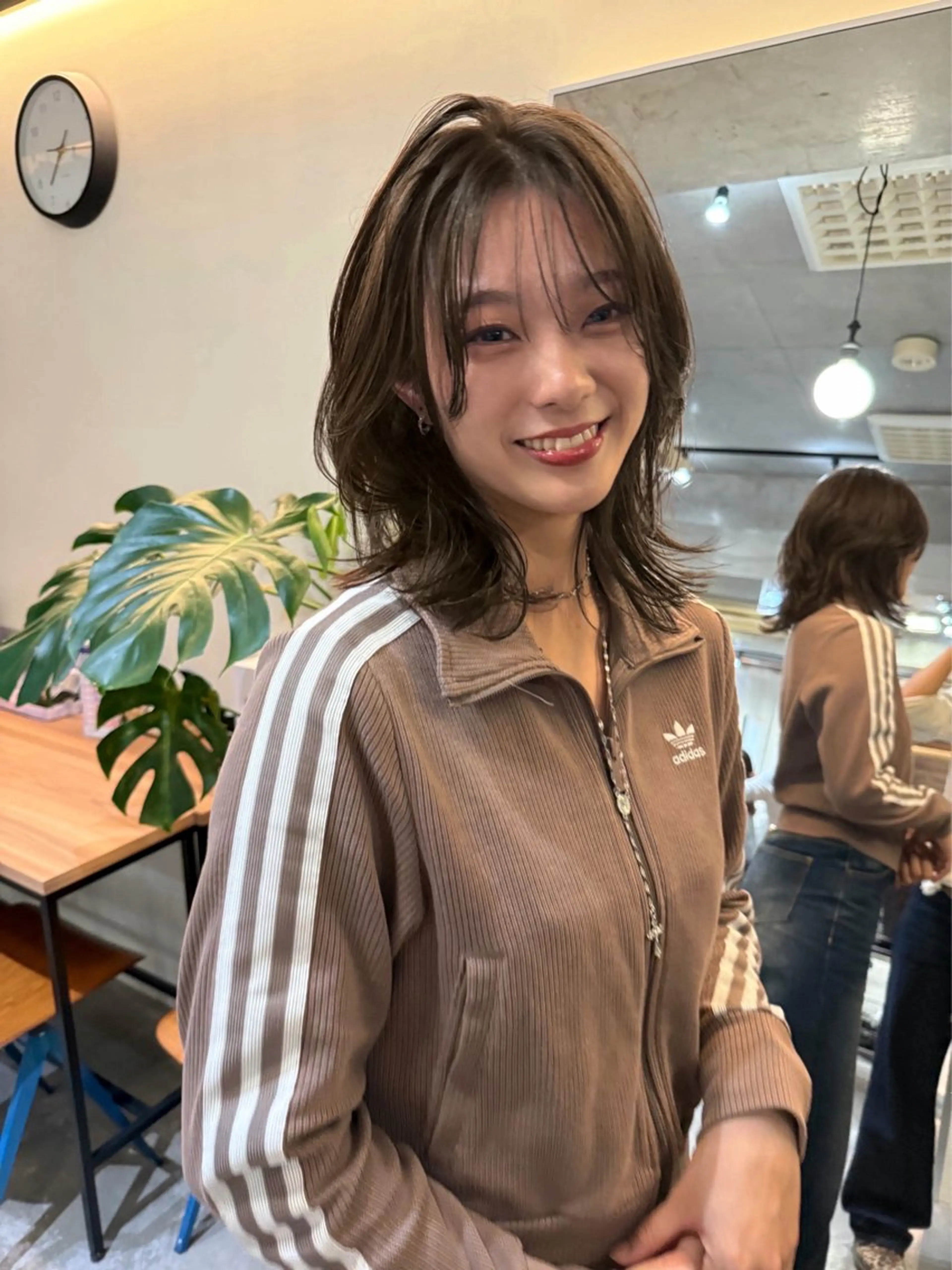 ミディアム レイヤーカット カット ヘアカラー トリートメント レイヤーカット\ウル フ　chinatsuのヘアスタイル