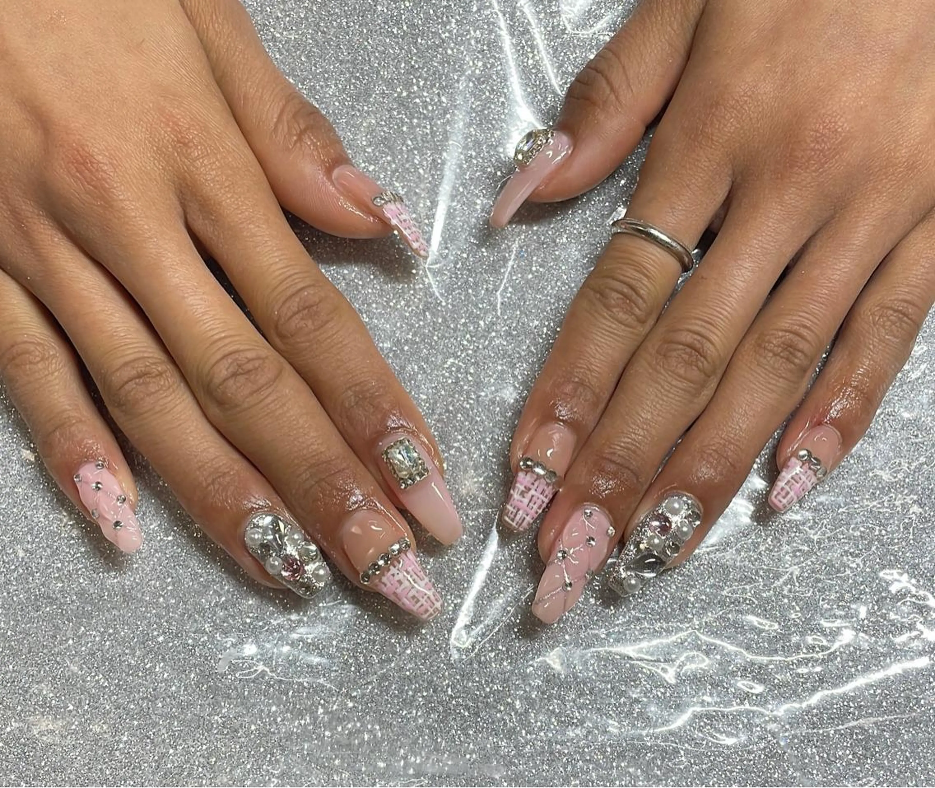 ネイル ハンドネイル VIERU 🌈🎀💖のネイルデザイン