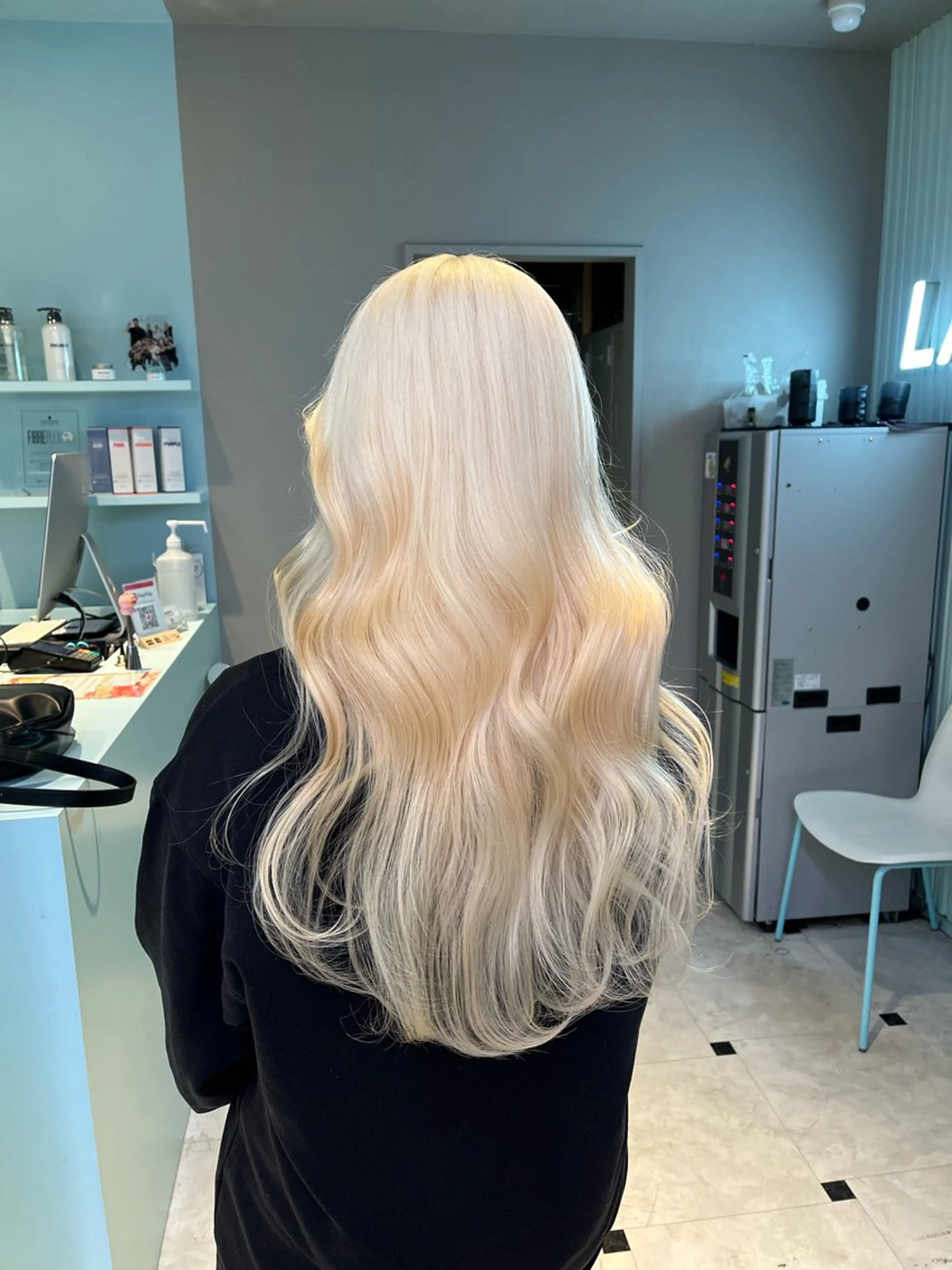 ロング カラー ヘアカラー ブリーチカラー 🩵MIZUKIのヘアスタイル