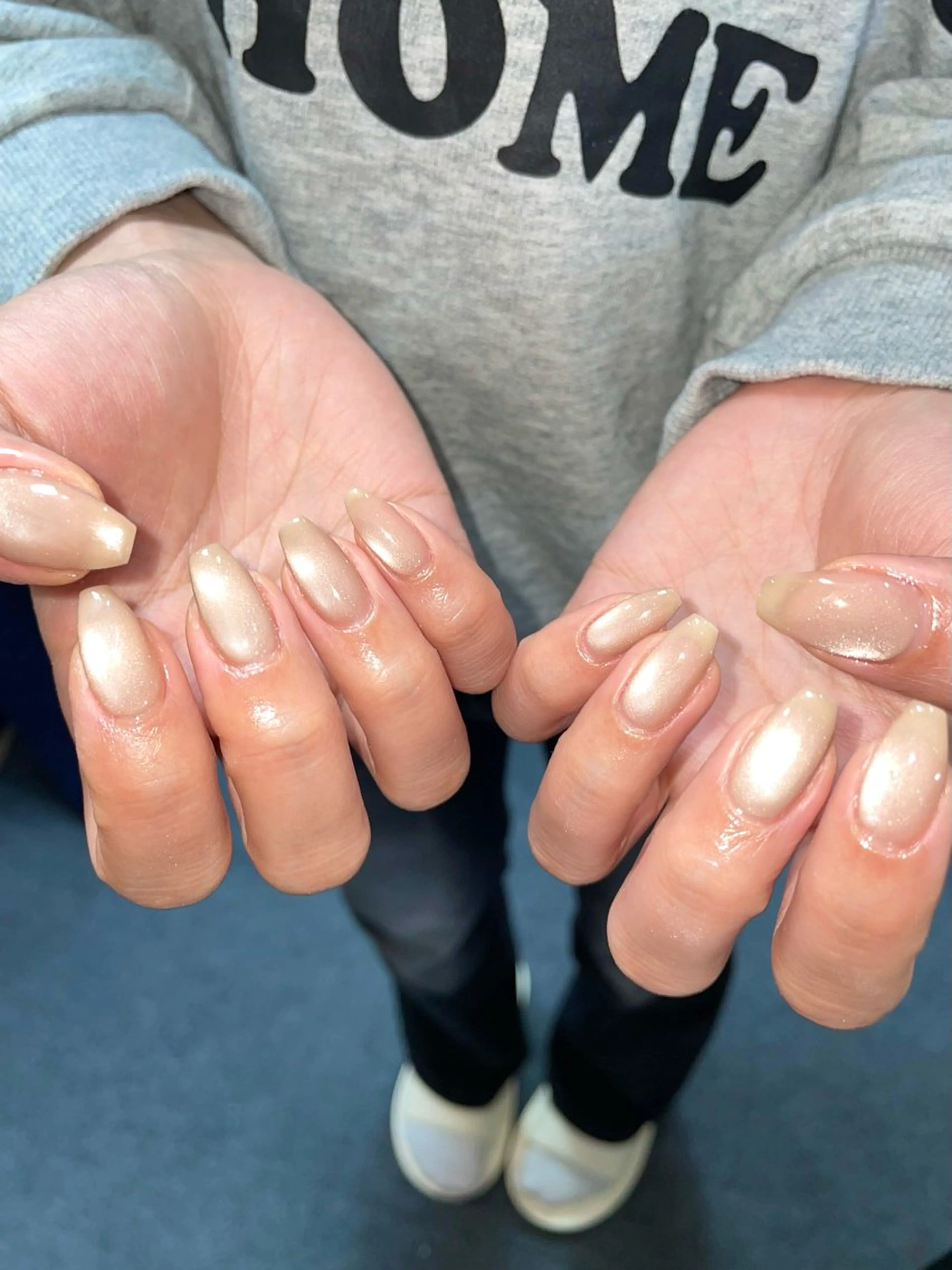 ネイル ゴールド 氷ネイル・うるうるネイル マグネットネイル シンプルネイル ホワイト ハンドネイル ハンドケア 🎀NAIL🎀 AI🪄︎︎◝✩のネイルデザイン