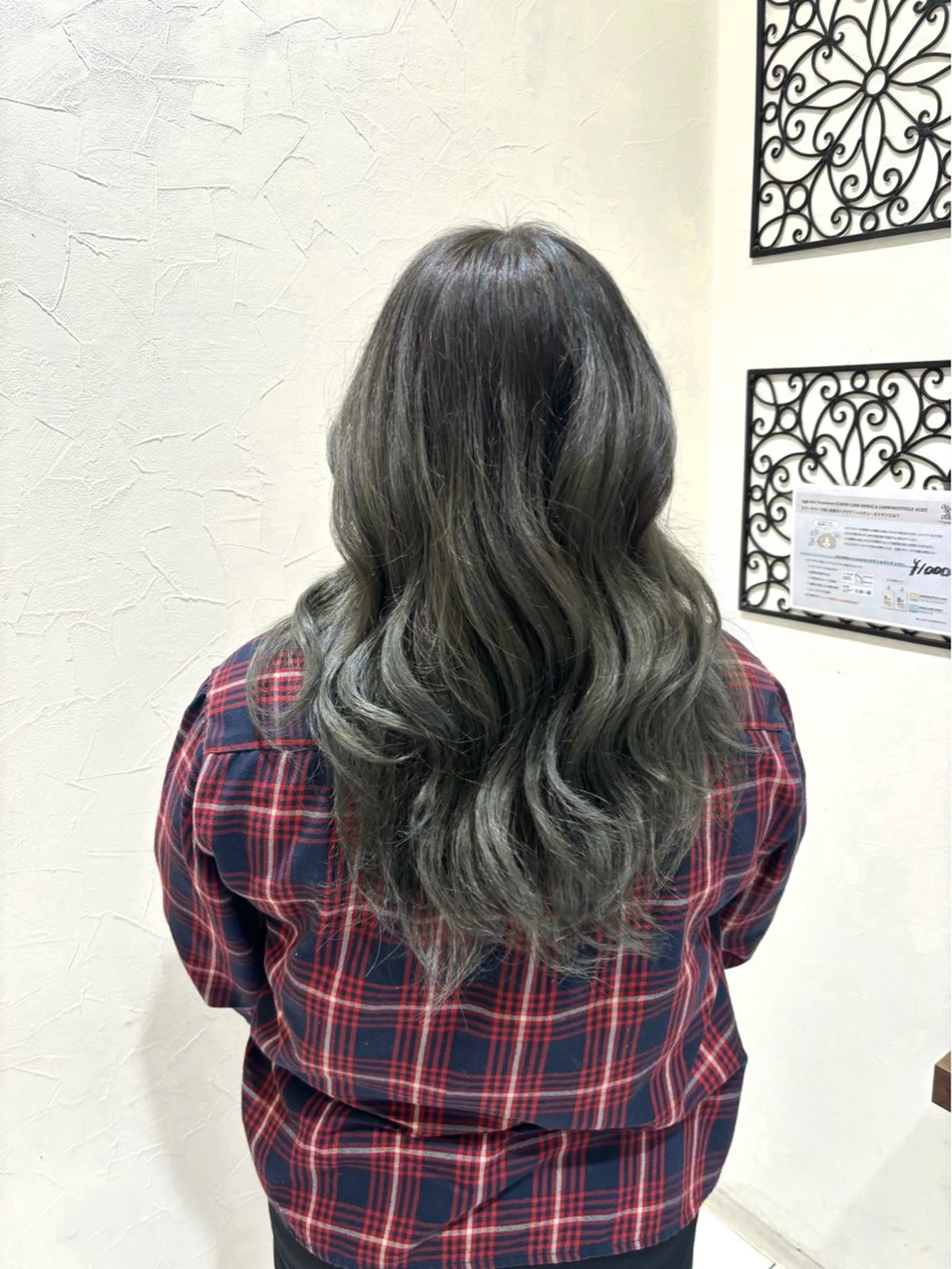 ロング カラー アッシュ アッシュグレー アッシュグレージュ ブリーチ グレージュ ヘアカラー トリートメント 小野 友暉のヘアスタイル