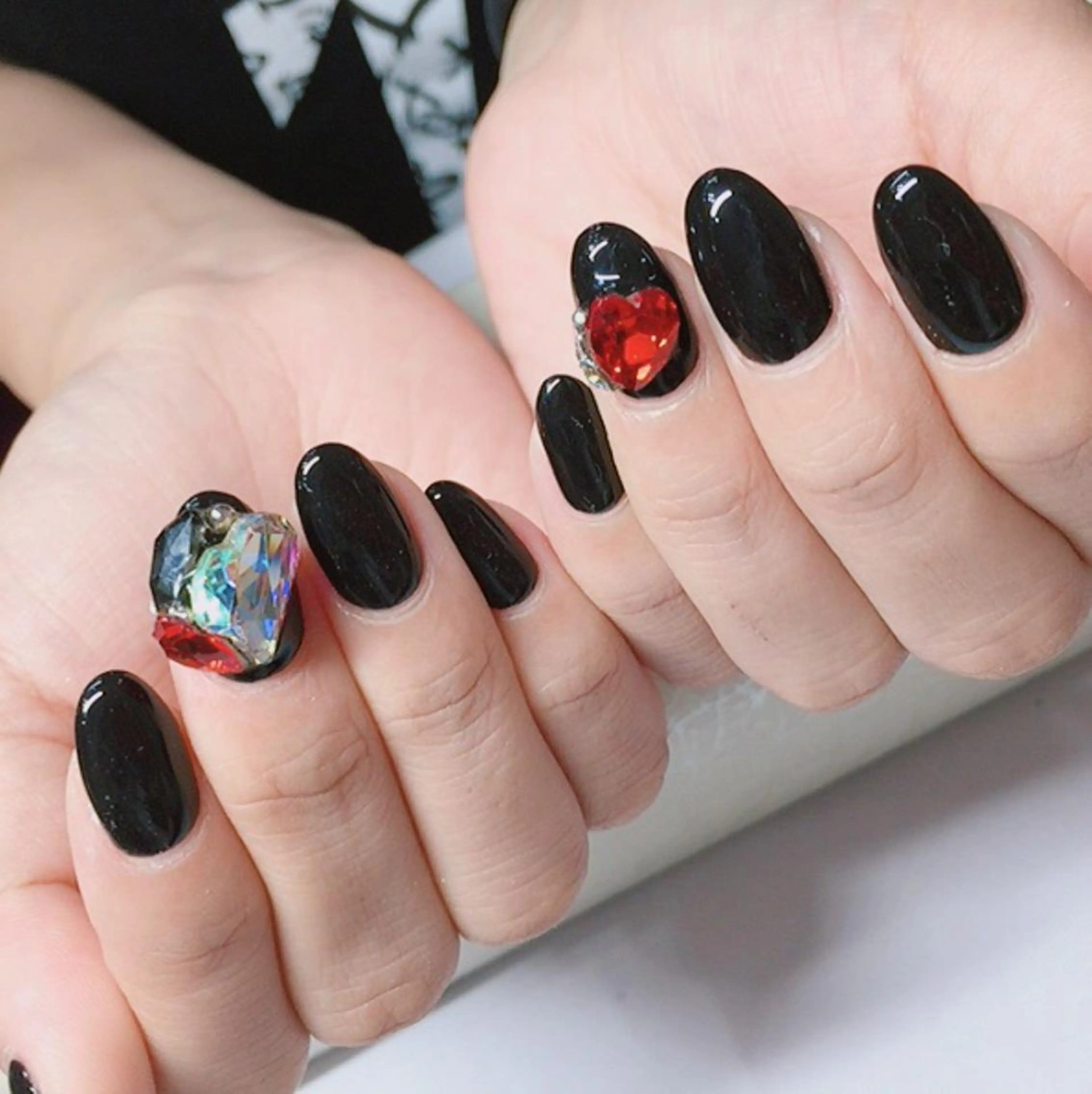 ネイル ハート キラキラネイル ガールネイルサロン所属・ガール ネイルサロンのネイルデザイン