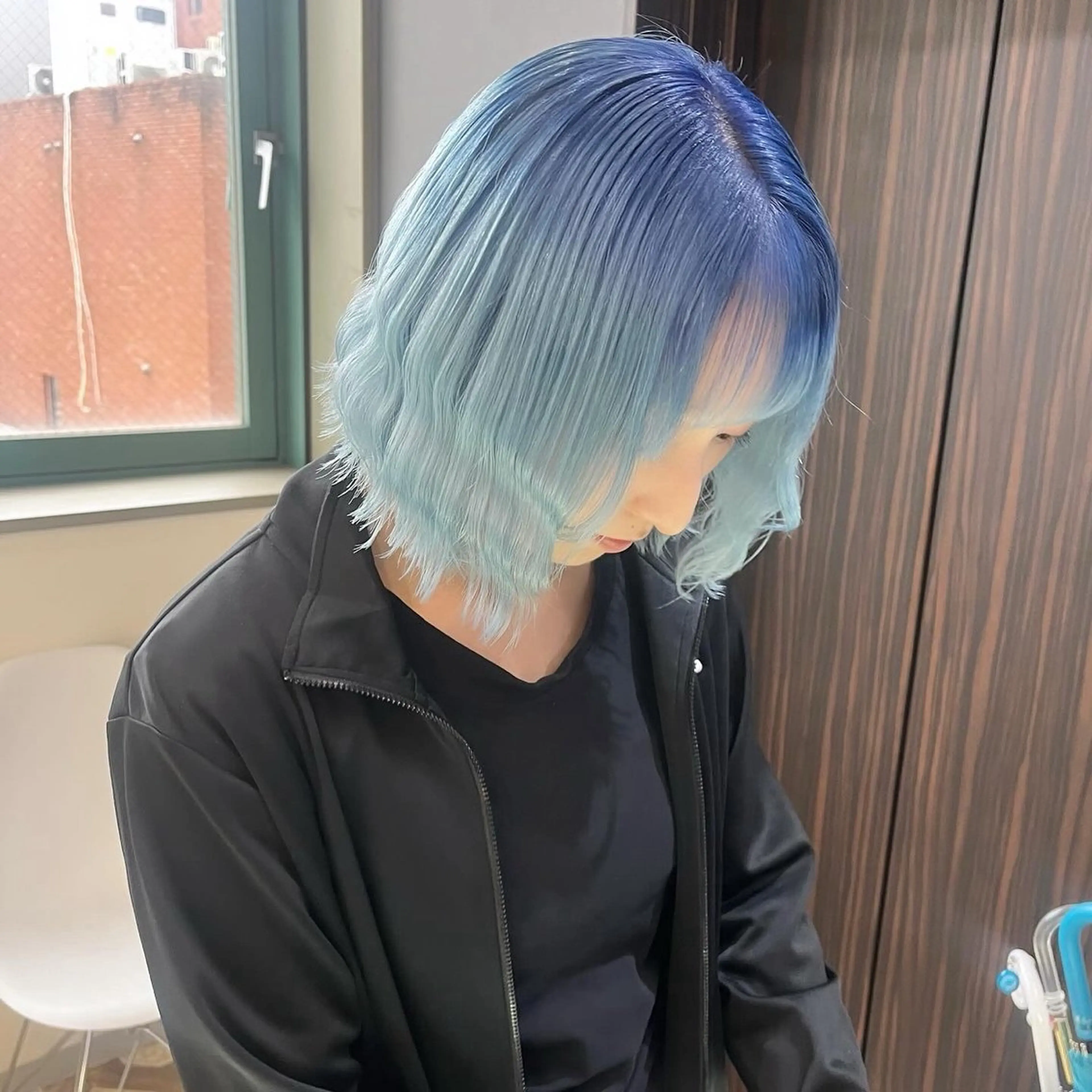 カラー ユイ☆ハイトーン ☆ブリーチデザインのヘアスタイル