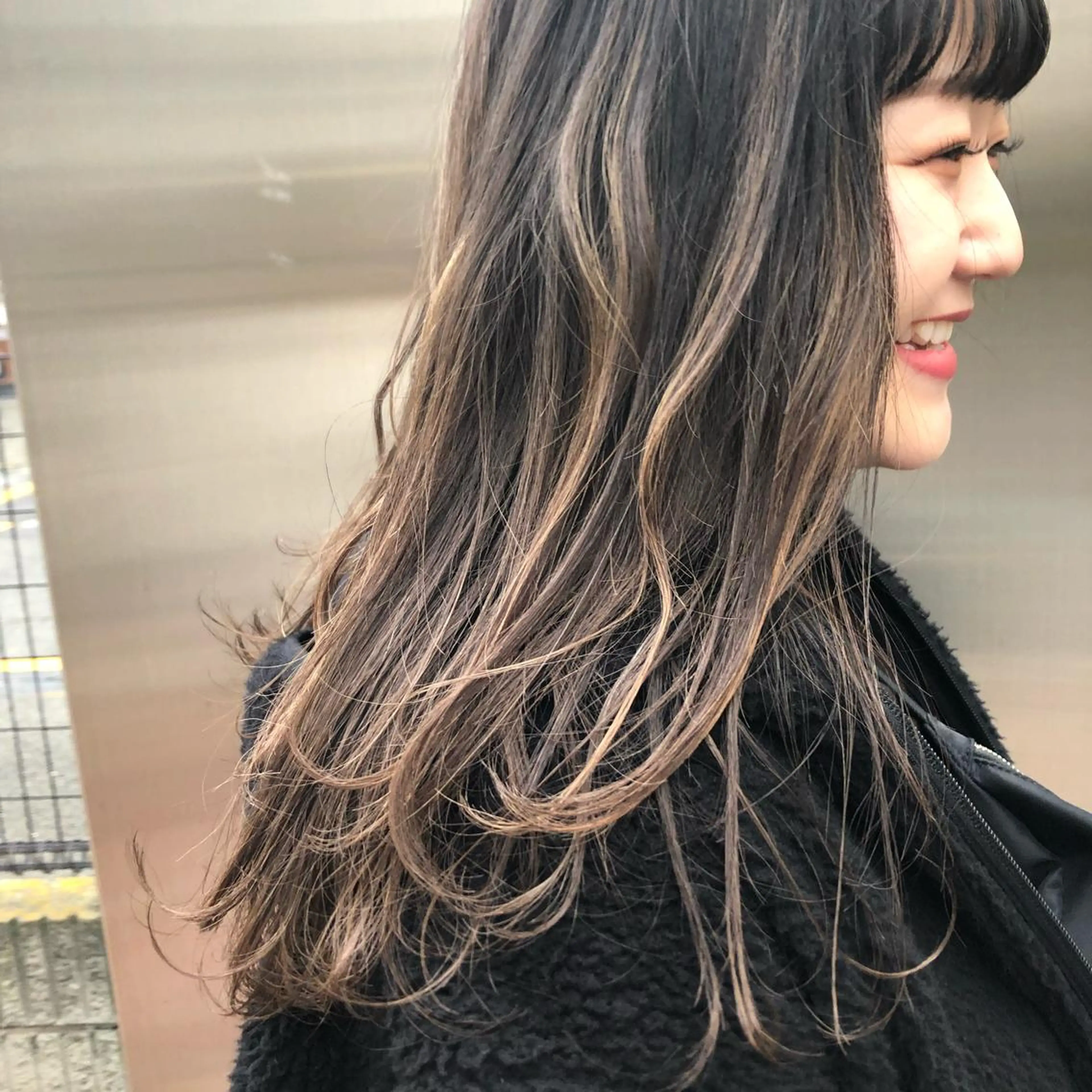 ミディアム カラー ハイライトカラー ハイライト ヘアカラー イシカワ エリナのヘアスタイル