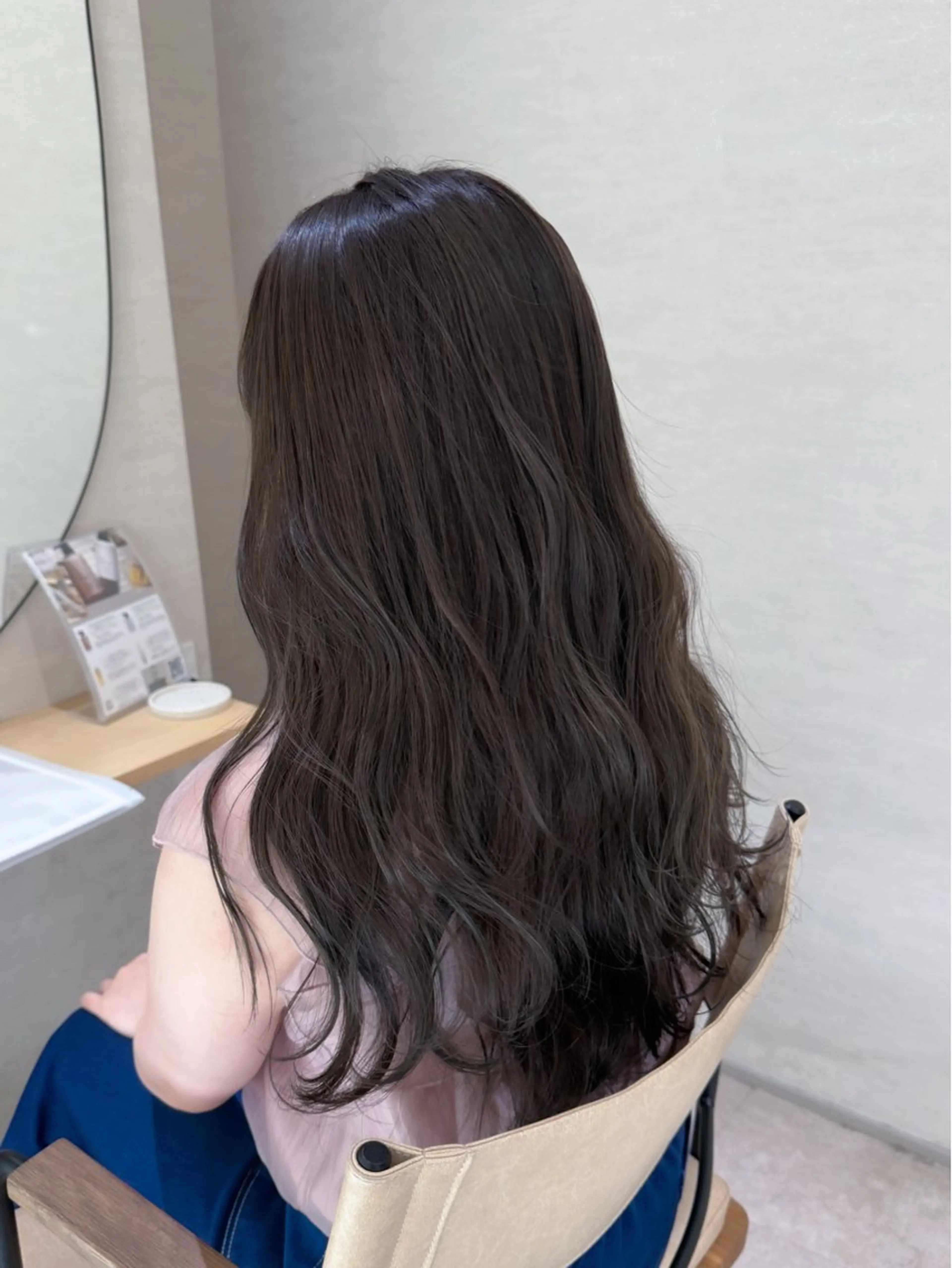 ロング カラー ベージュカラー オリーブベージュ 辺見 葵のヘアスタイル