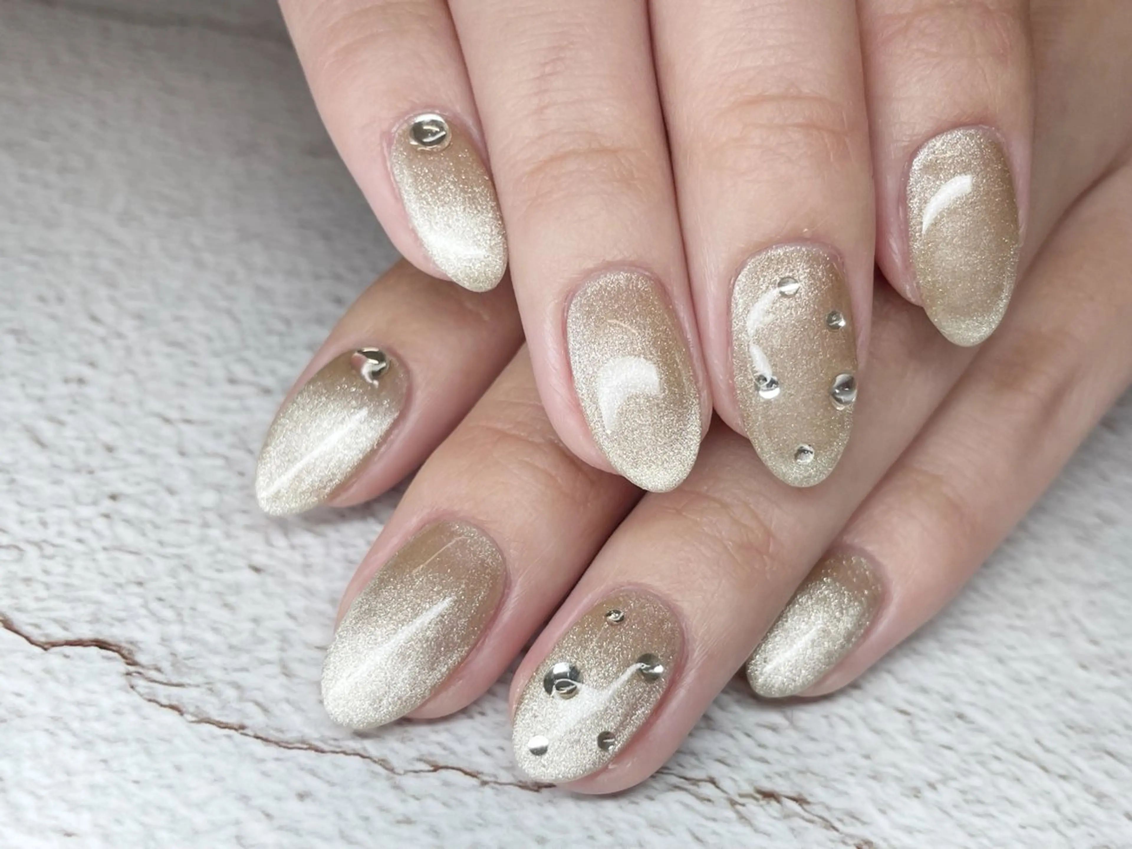 ネイル アートネイル ジェルネイル グラデーション マグネットネイル 持ち込み ハンドネイル エルモサ YURIKAのネイルデザイン