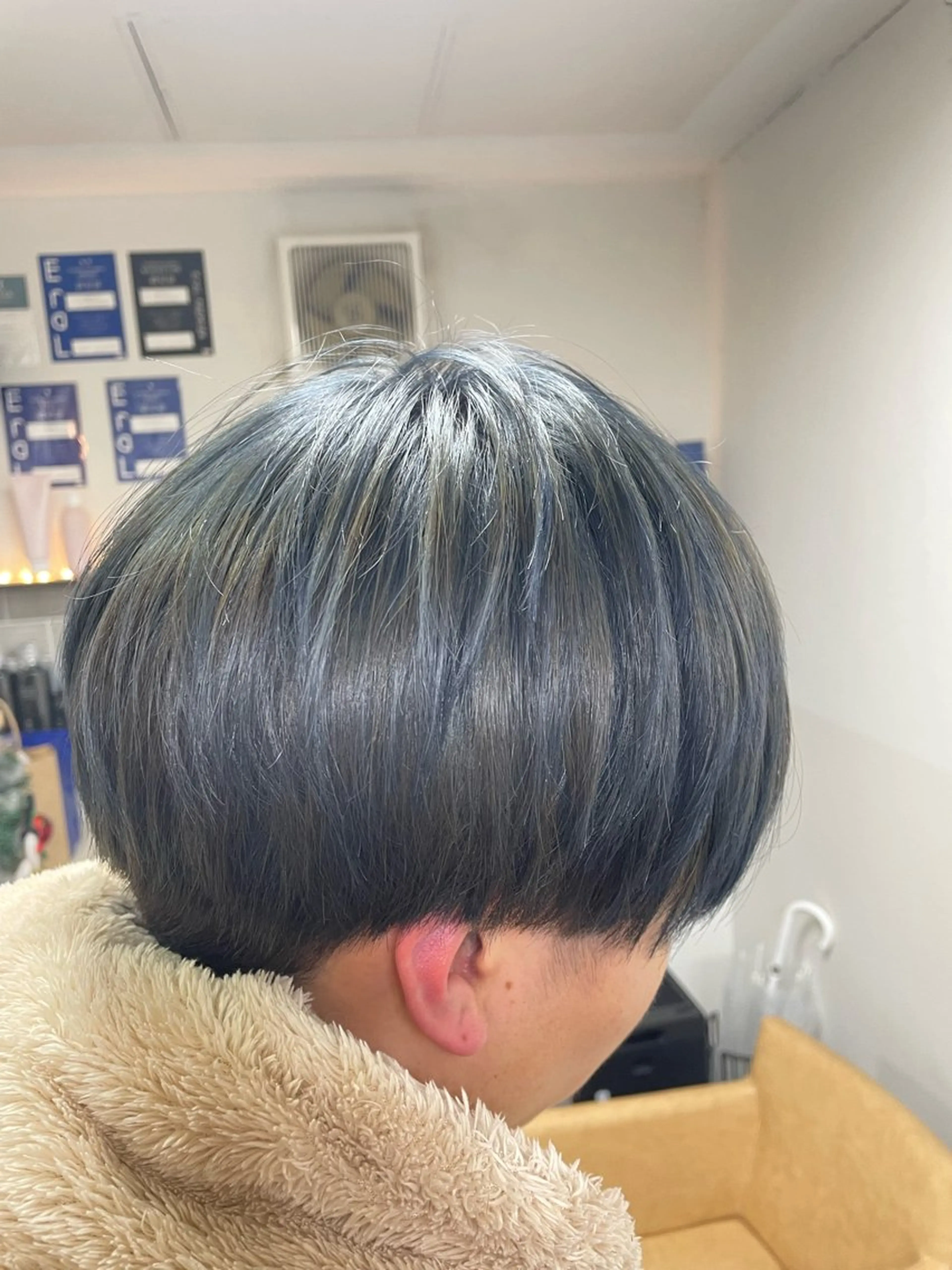 ショート カラー ブルーカラー ハイライトカラー ハイライト 高橋廉治 （タカハシレンジ）のヘアスタイル