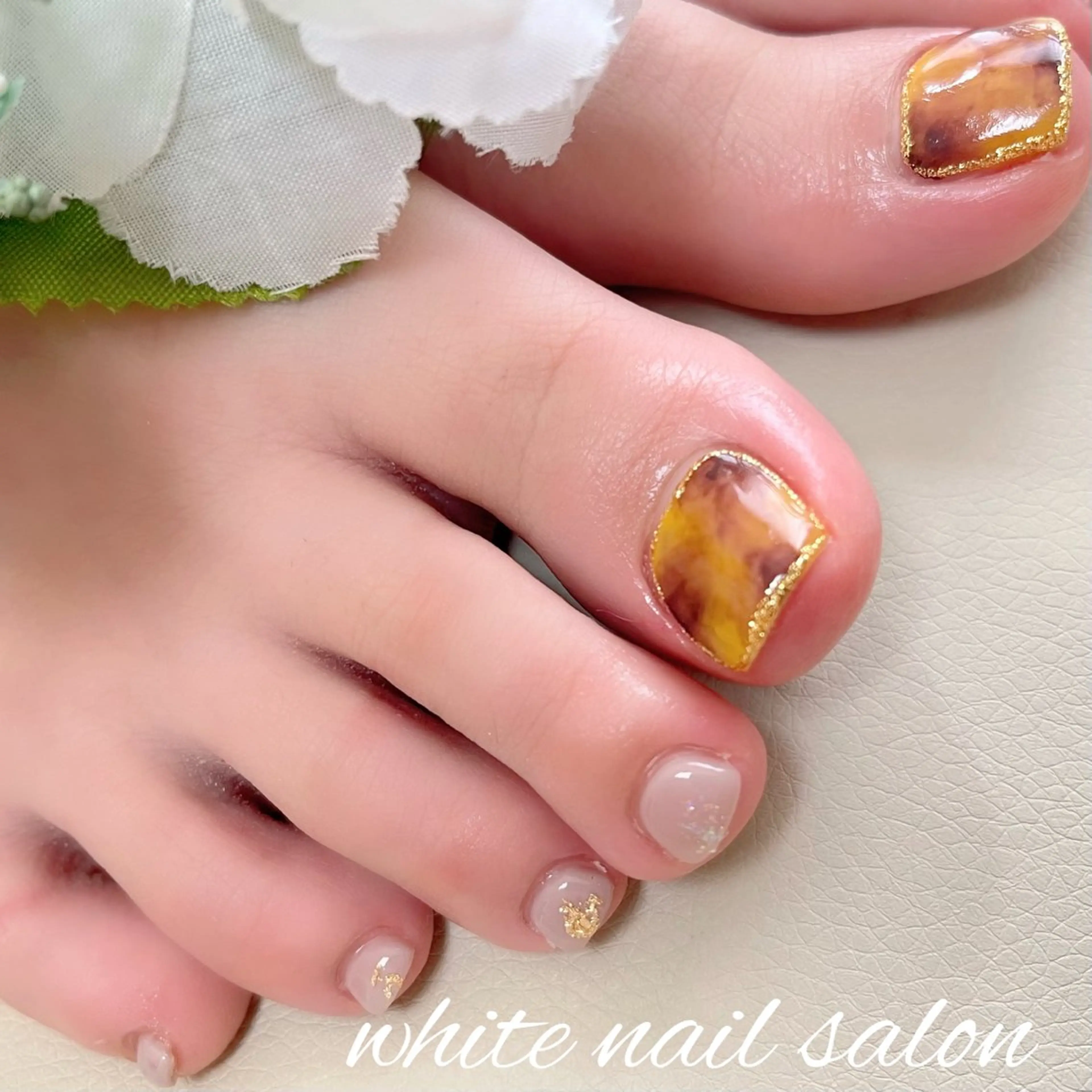 ネイル ラメ(グリッター) フットネイル white nail salonのネイルデザイン