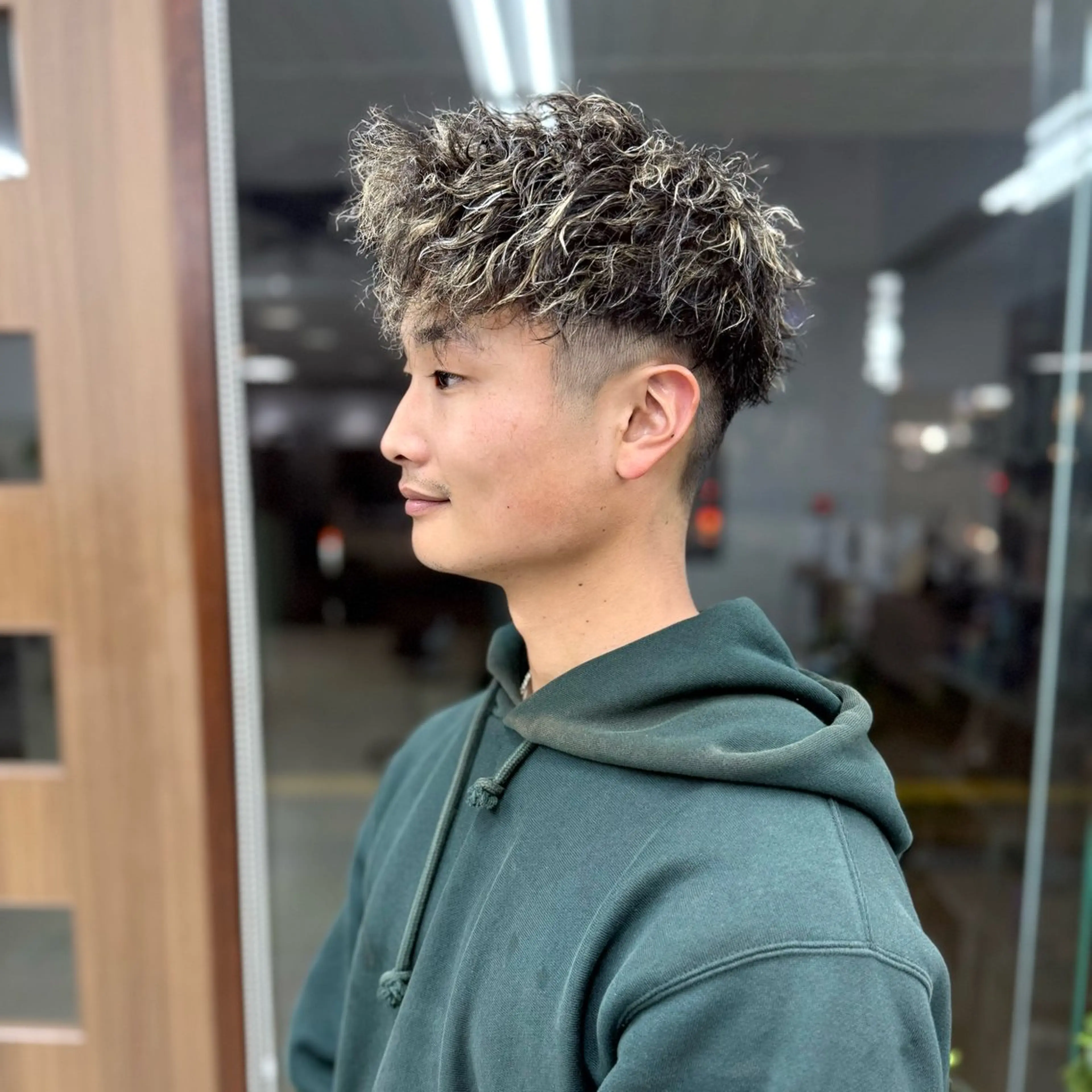 ショート パーマ メンズ メンズメッシュ メンズパーマ メンズツイストパーマ ツイストパーマ カット ヘアカラー パーマ メンズパーマの達人 / タカシマダイスケのヘアスタイル